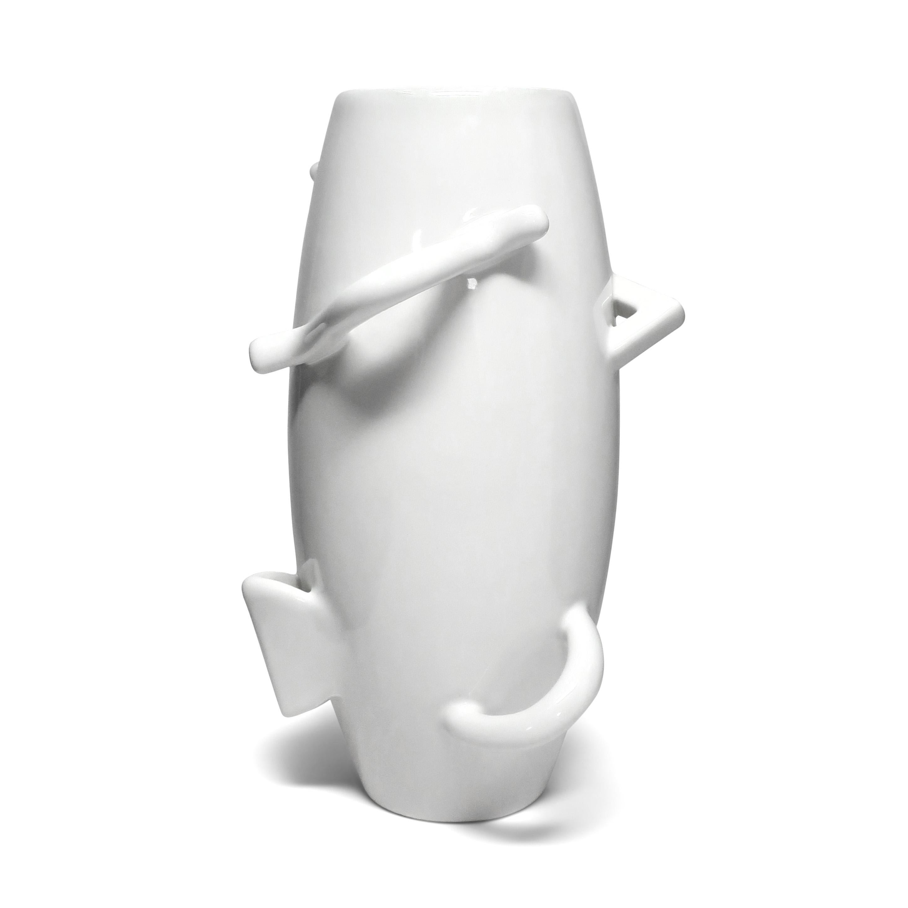 Eine erstaunliche postmoderne Vase aus weißem Porzellan, die von Alessandro Mendini (geb. 1931) für die Collection'S von Zanotta entworfen und in limitierter Auflage hergestellt wurde. Sie wurde als eine von drei Vasen herausgegeben, die Mendini
