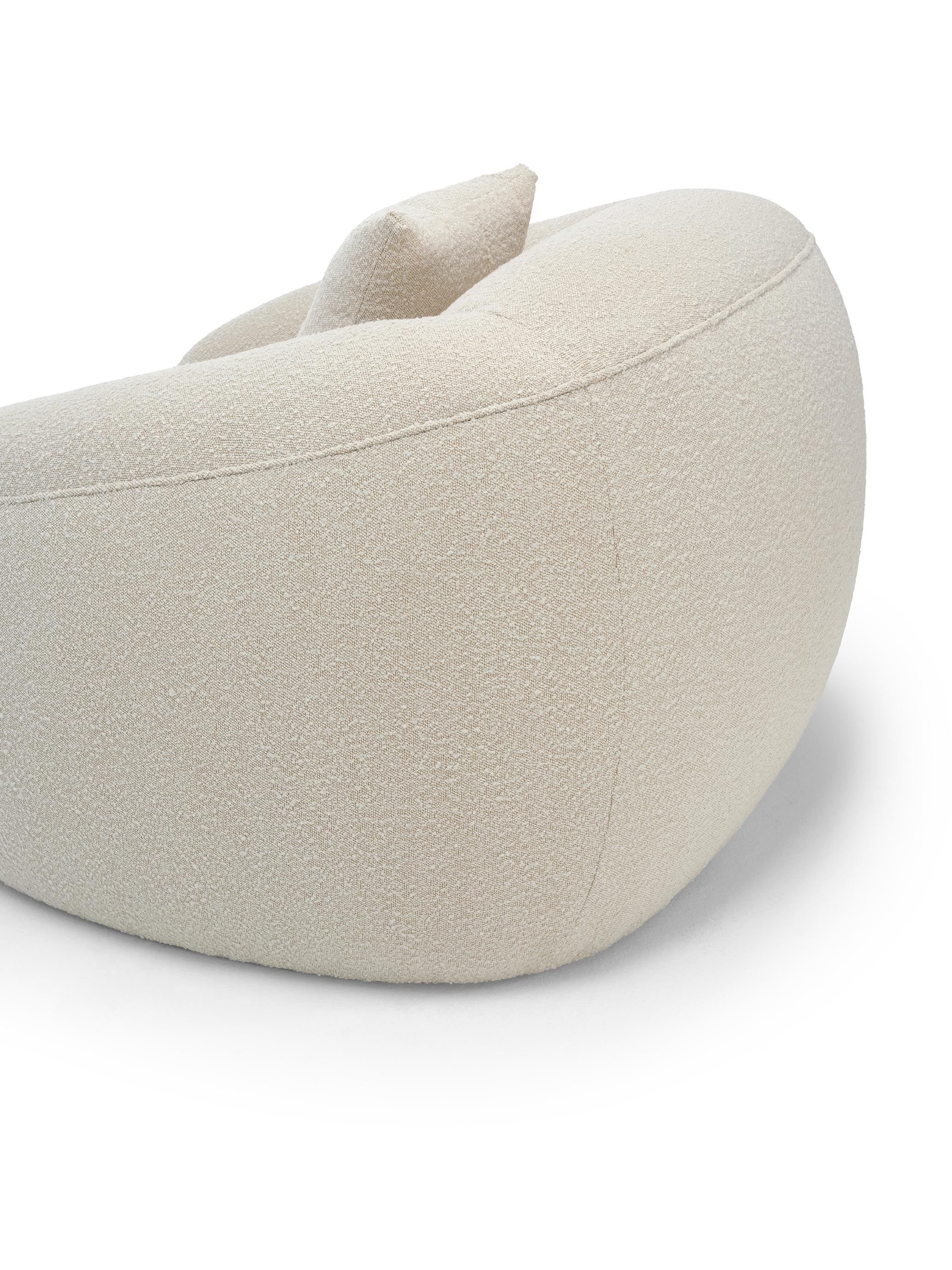 Portugais Fauteuil DEAN en tissu bouclé en vente