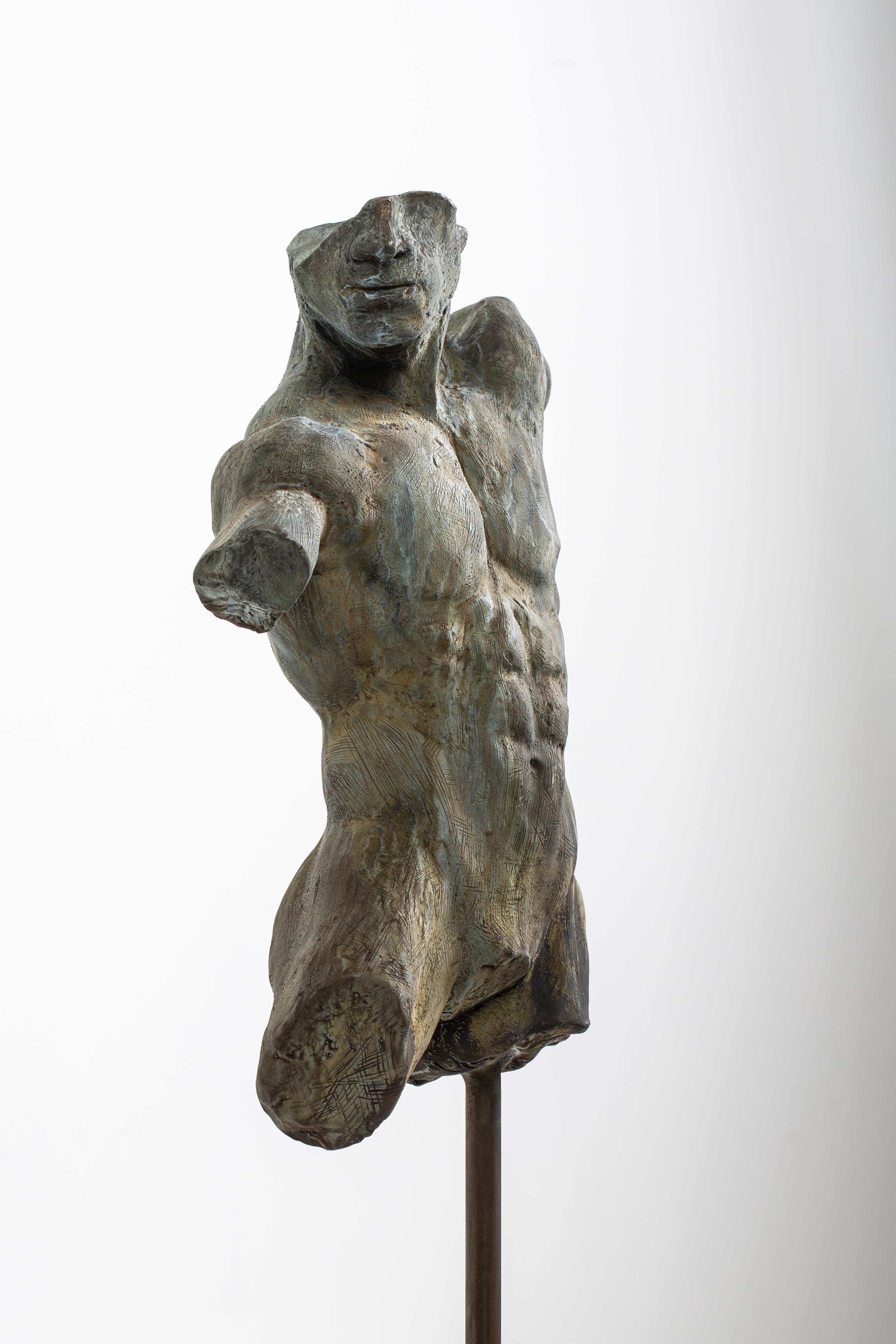 Iron Relic - Bronze männliche Akt-Skulptur Torso im klassischen Stil von Dean Kugler 7