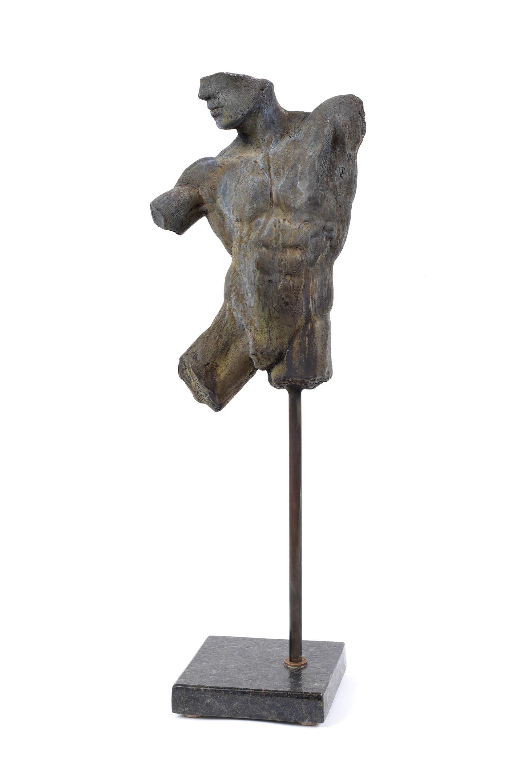 Dies ist eine außergewöhnliche Bronzeskulptur eines klassischen männlichen Aktfragments des Künstlers Dean Kugler mit Grünspanpatina. Die Liebe zum Detail und das vollständige Verständnis der menschlichen Figur sind offensichtlich. Die Skulptur ist