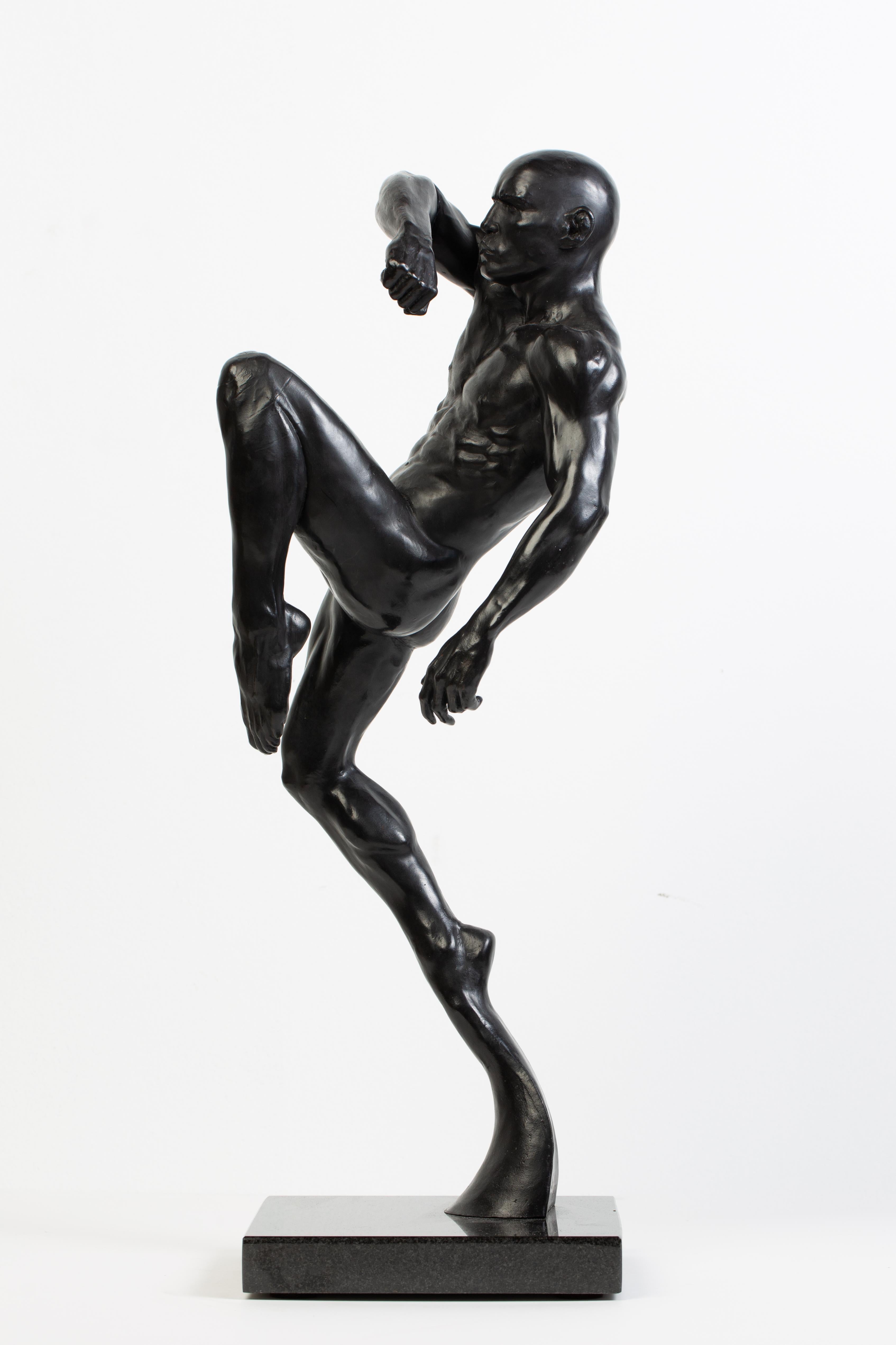 This Impact - Sculpture contemporaine en bronze d'un homme nu en position d'action