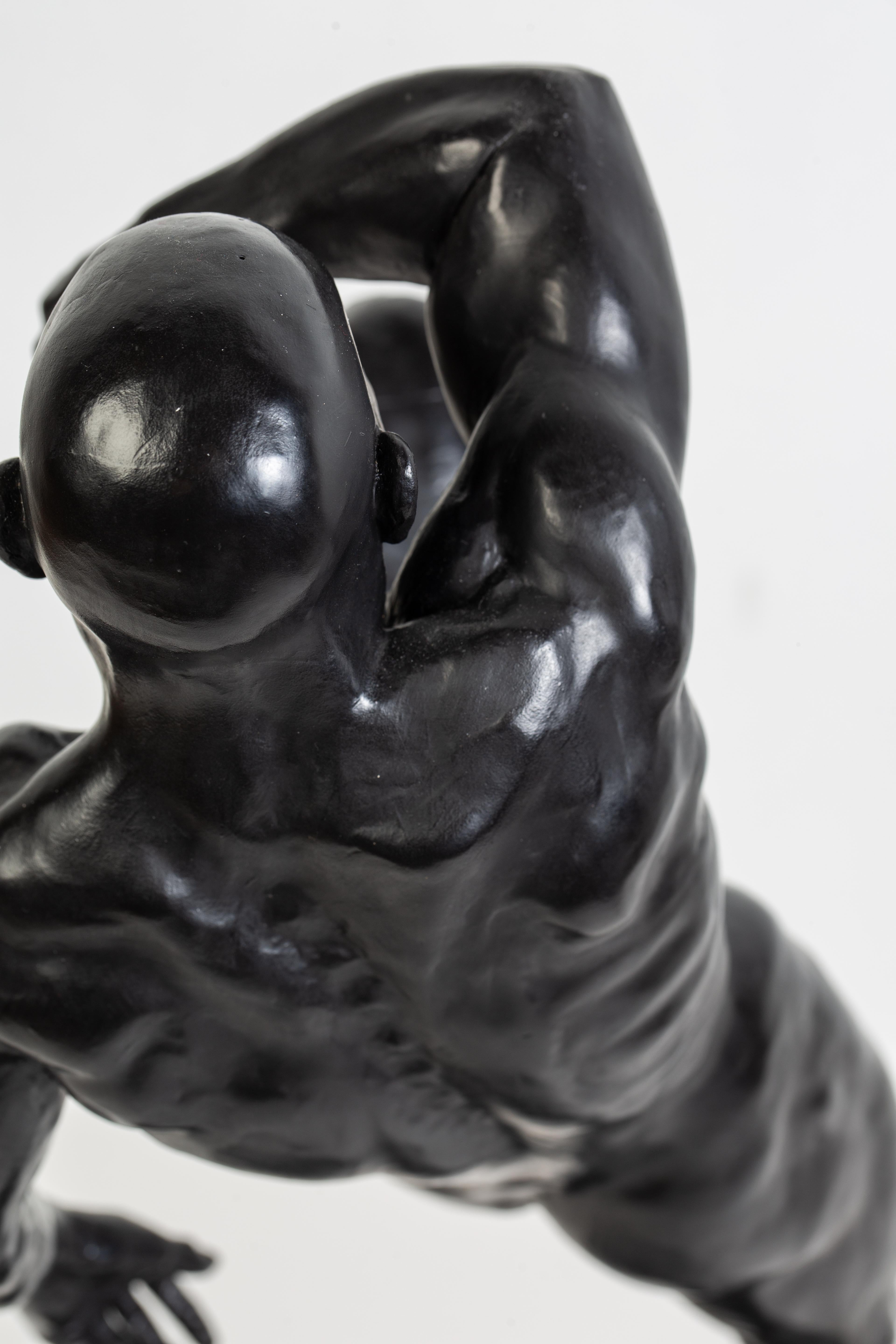 This Impact - Sculpture contemporaine en bronze d'un homme nu en position d'action en vente 6