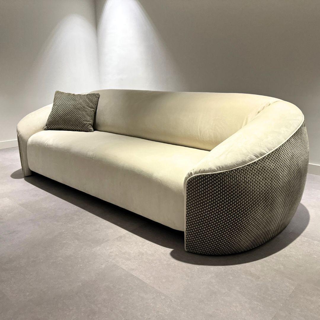 Moderne Canapé moderne Dean, disponible maintenant en vente
