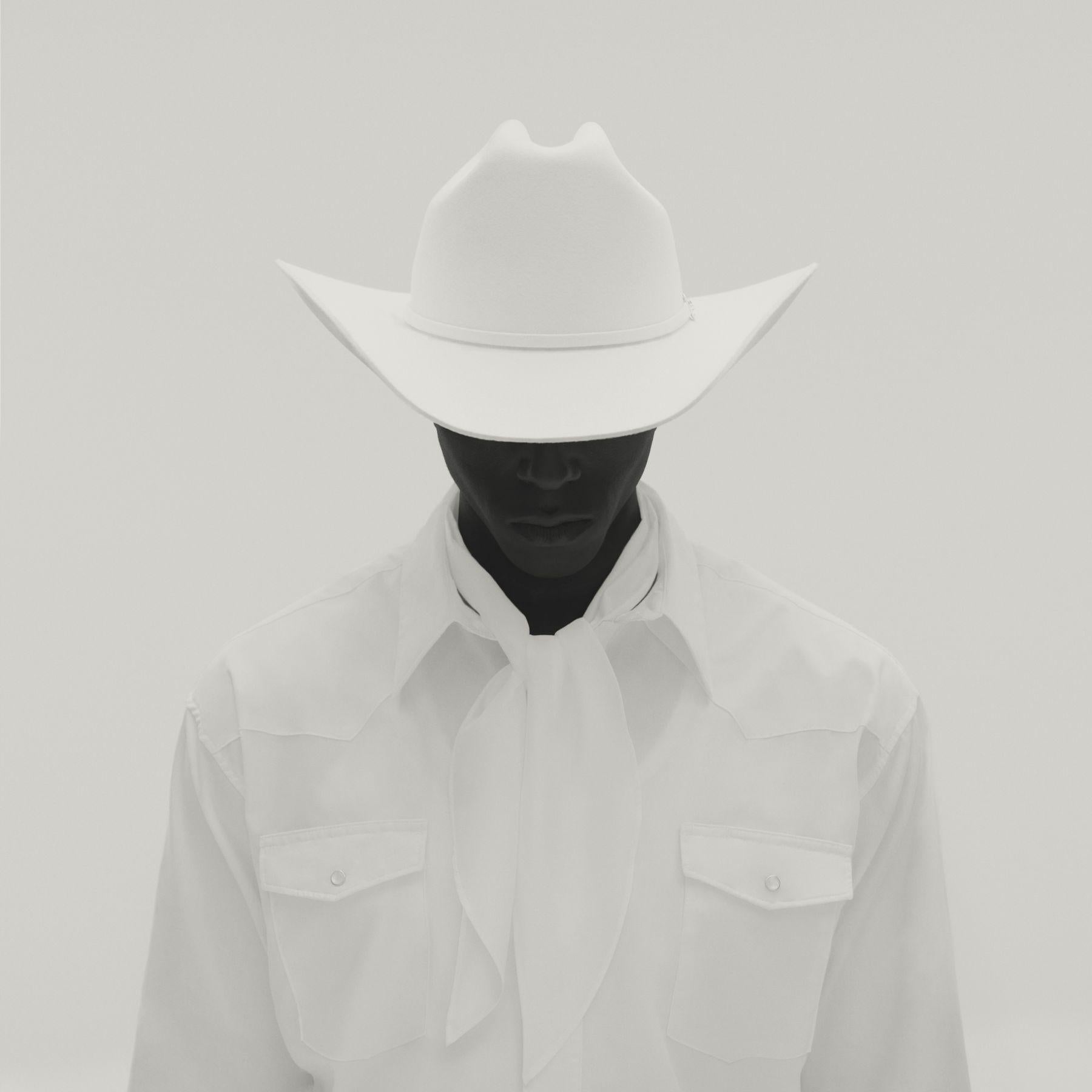 Black and White Photograph de Dean West - Silueta Isaac nº 1, Oeste americano