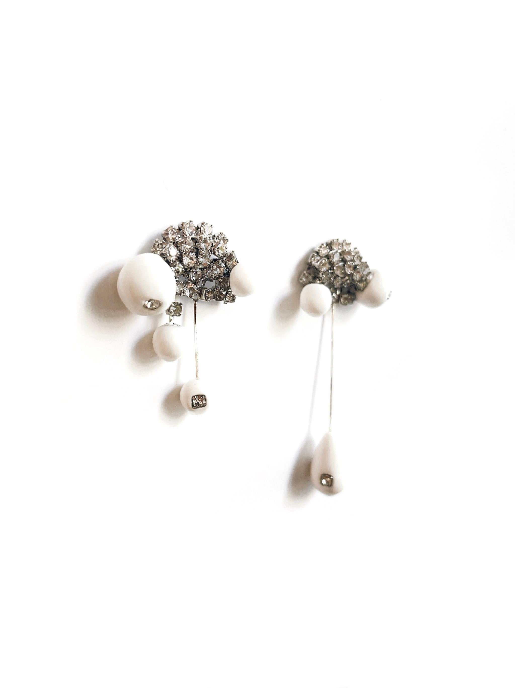 Work Serial No. 1110301235009

This story is about being grateful and thinking about the people you’ve shared some of your best memories with.

*MADE TO ORDER POST EARRING SET WITH CHARMS

Material: Crystal Rhinestone with Silver plated Brass post,