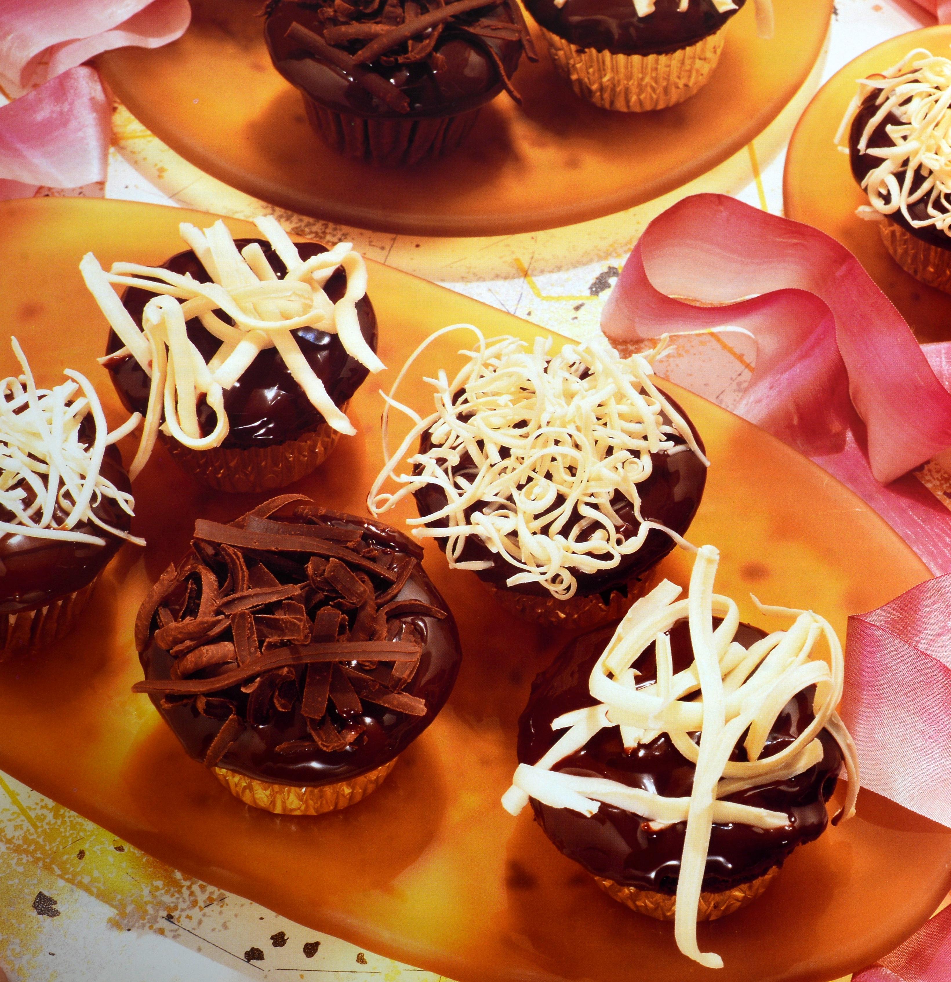 Papier Death by Chocolate : The Last Word on a consuming Passion, signé, 1st Ed en vente