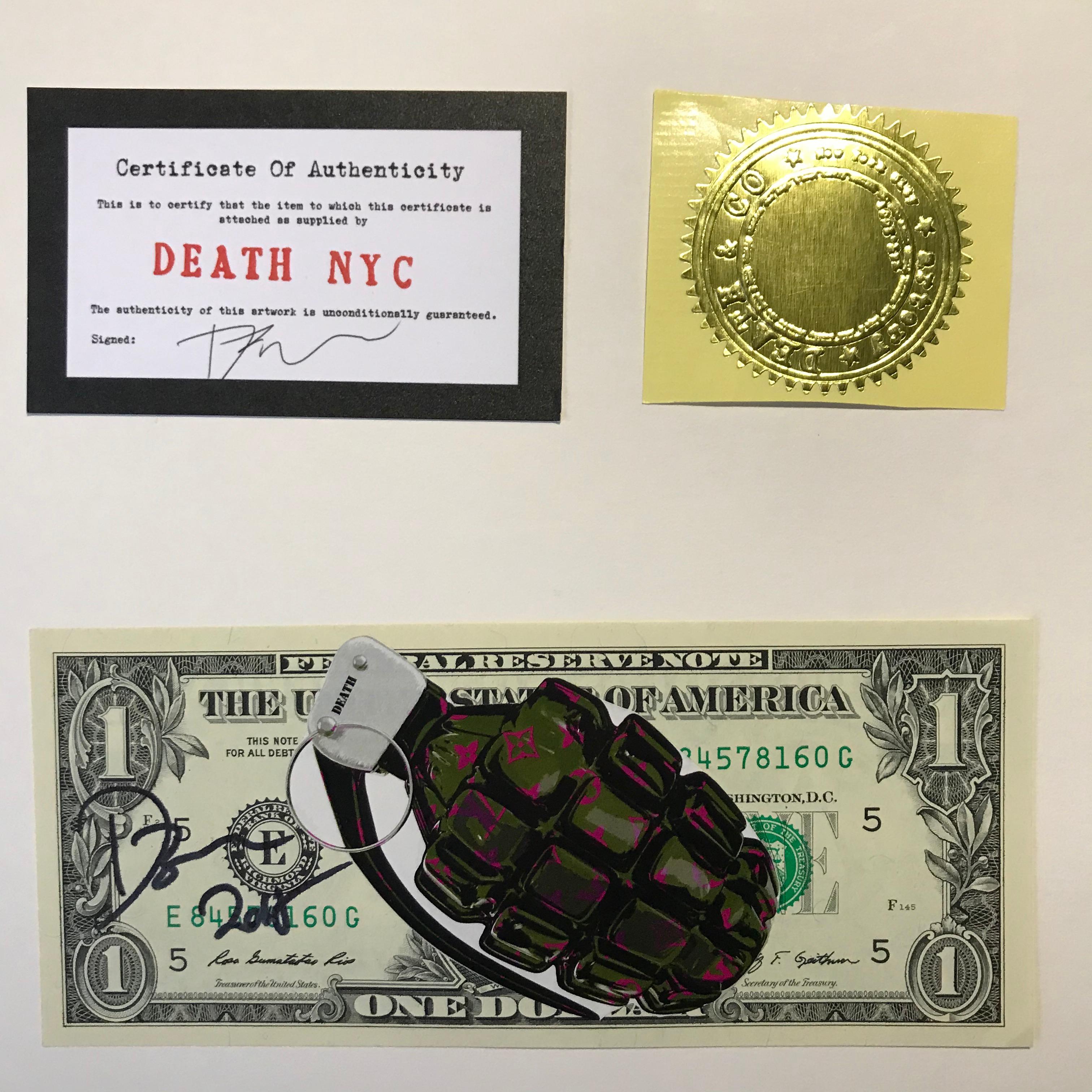 Death NYC
Vuitton grenade   
Techniques mixtes sur billet de 1 dollar
2017
Exemplaire unique 
2 certificats 
Signé et daté 
15,5 x 6,7 cms
99 euros