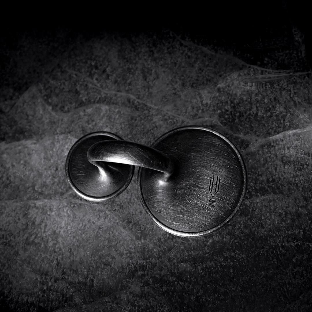 En venta: Death on Skates skull Ring in Platinum, Silver, Rock Crystal and Diamonds  3