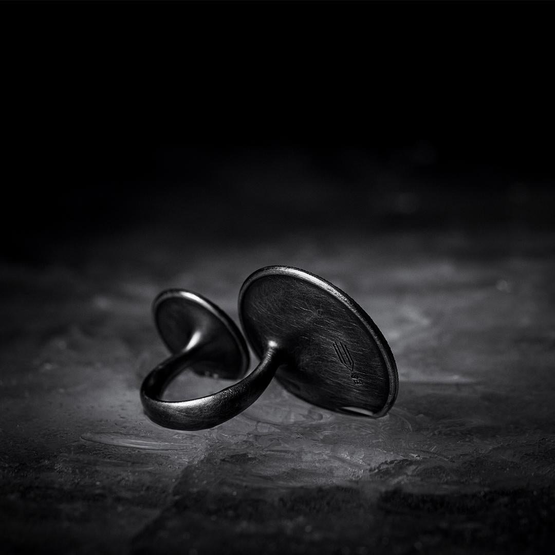 En venta: Death on Skates skull Ring in Platinum, Silver, Rock Crystal and Diamonds  5