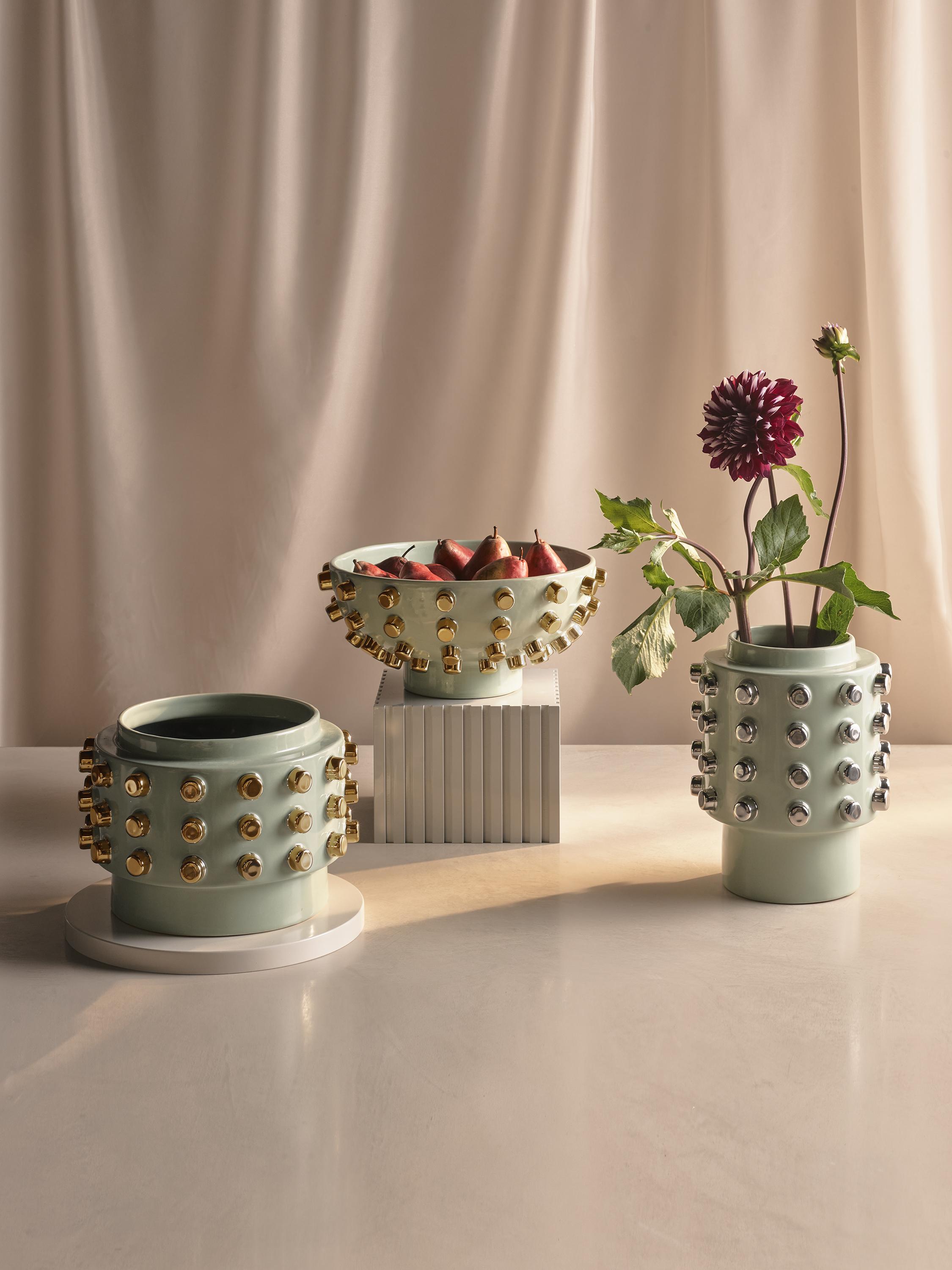 Channelling the raw and rebellious energy of New York’s post-punk scene, the Debbie collection pays tribute to the legendary Blondie frontwoman with a mix of rock-and-roll audacity and sleek downtown style. The bowls, vases and planters are