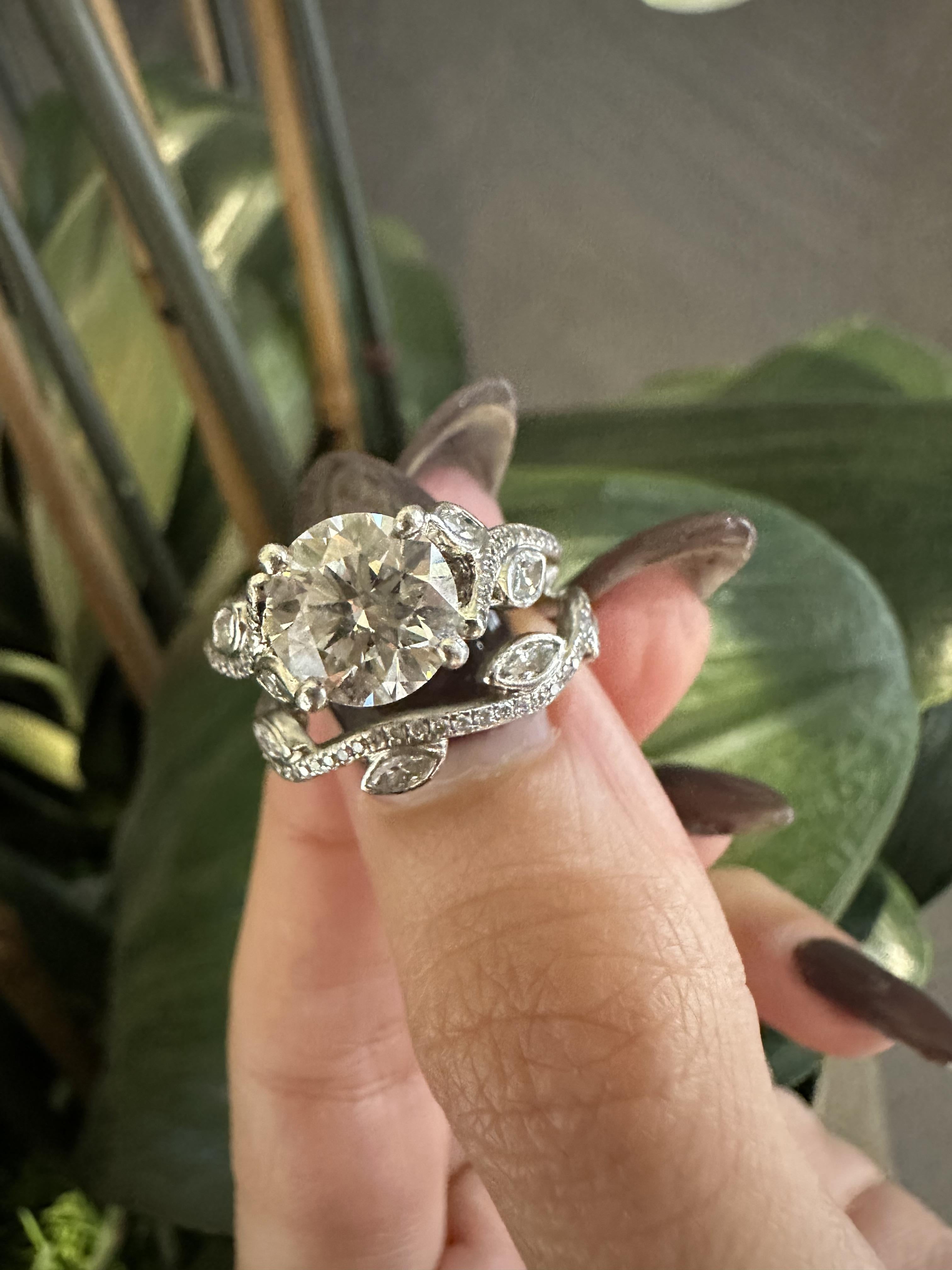 DeBeers Adonis Rose 1.6 ct Diamond Engagement Ring with DeBeers Wedding Band! In Good Condition For Sale In Miami, FL