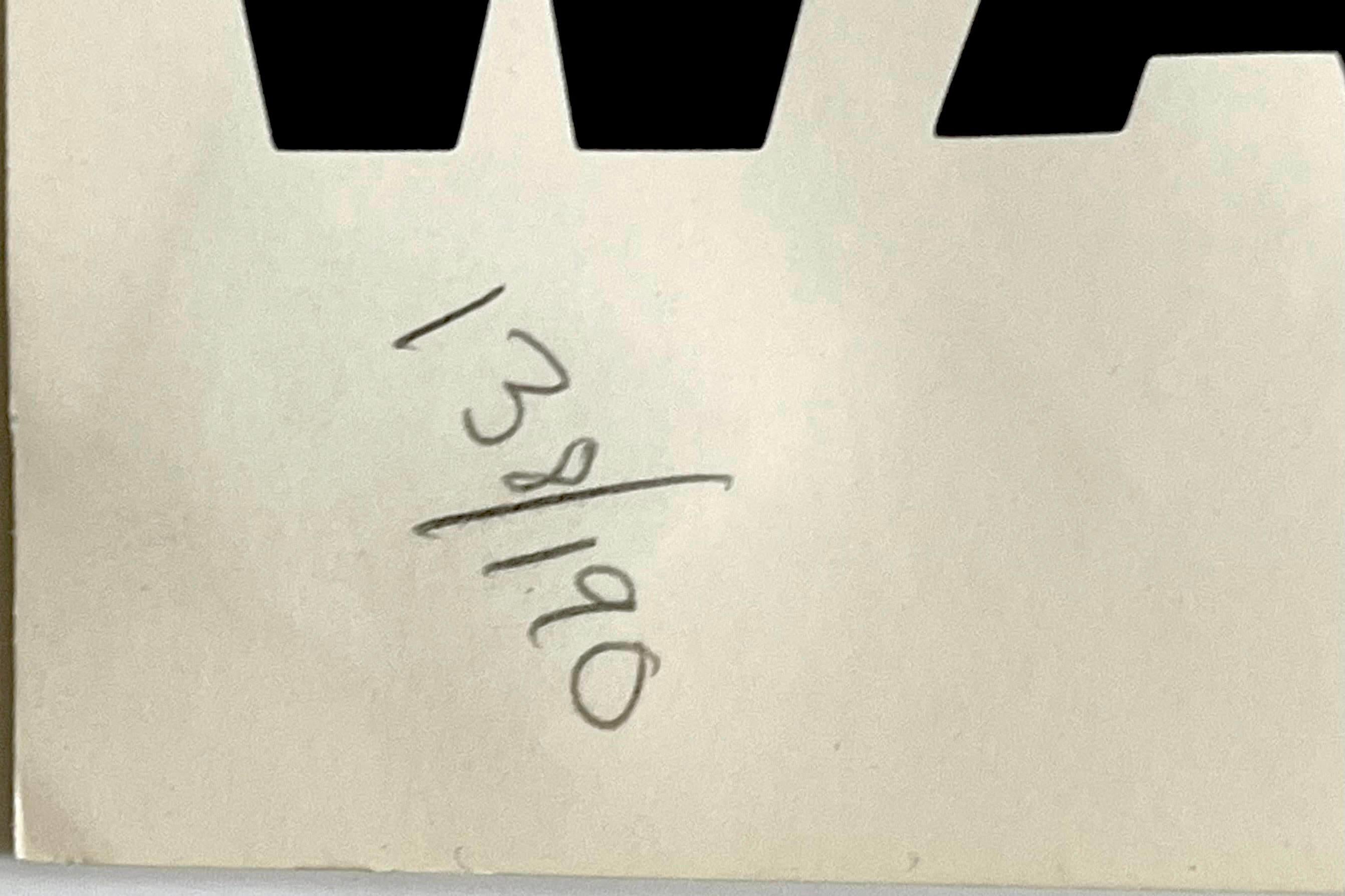 Debi Szarkowski-Effron
Warhol à Cookieland, 1987
Affiche lithographique offset en édition limitée
Porte le cachet de copyright du photographe et le numéro de crayon 138/190 sur le devant en bas à gauche.
30 × 19 pouces
Non encadré
Cette affiche