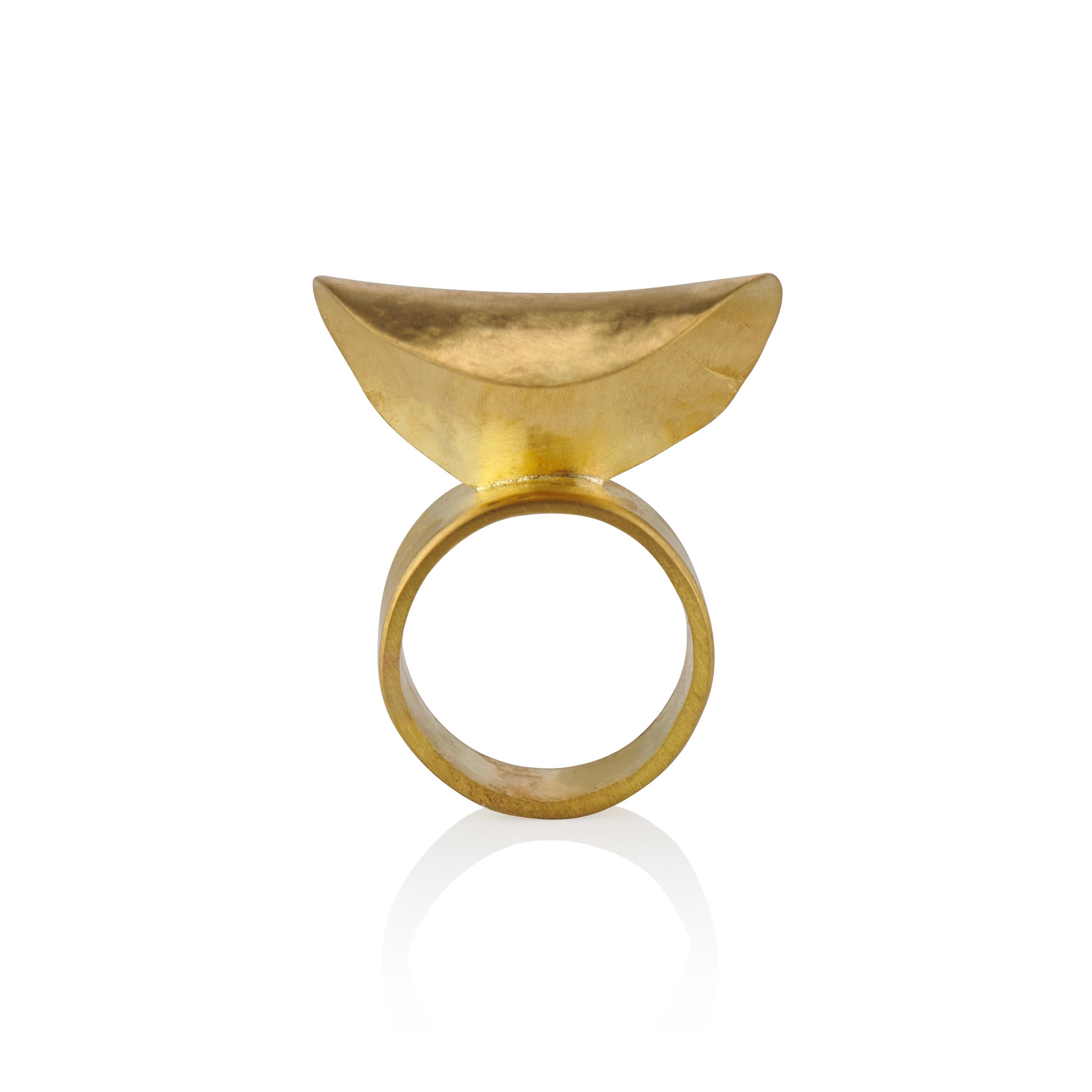 Deborah Meyers Sculptural Contemporary Gold Cocktail Ring In New Condition For Sale In New York, NY