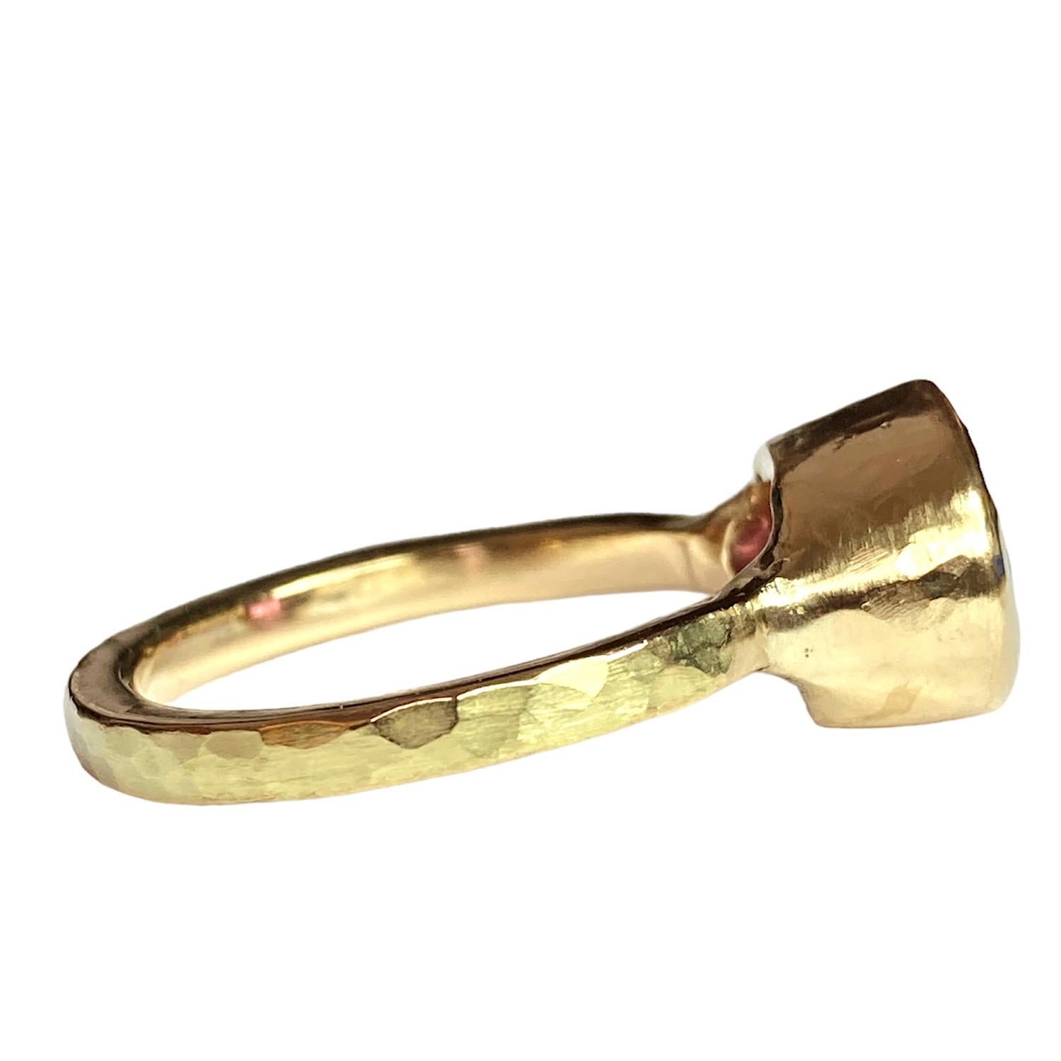 Deborah Murdoch 18 Karat Yellow Gold Oval 2.82 Carat Pink Sapphire Ring For Sale 3