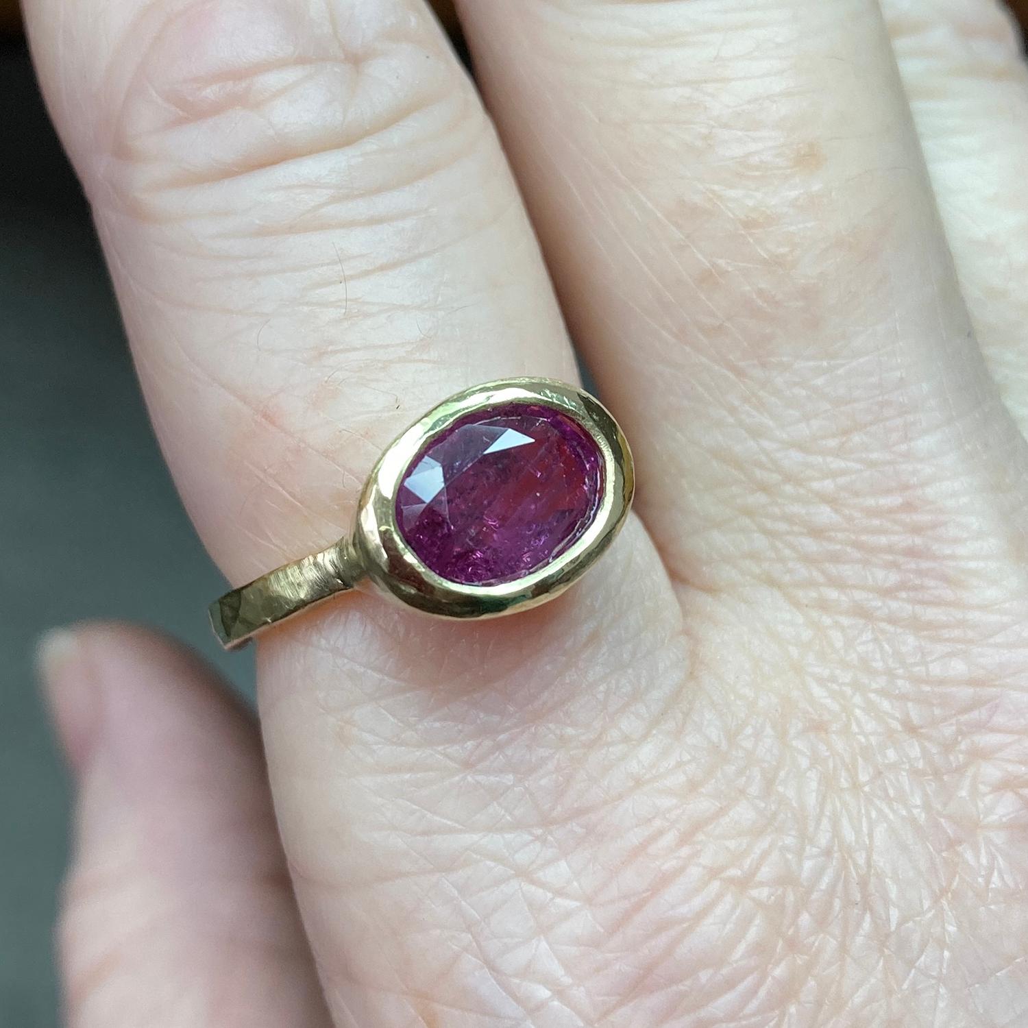 Deborah Ringer Deborah Murdoch 18 Karat Yellow Gold Oval 2.82 Carat Pink Sapphire Ring ...