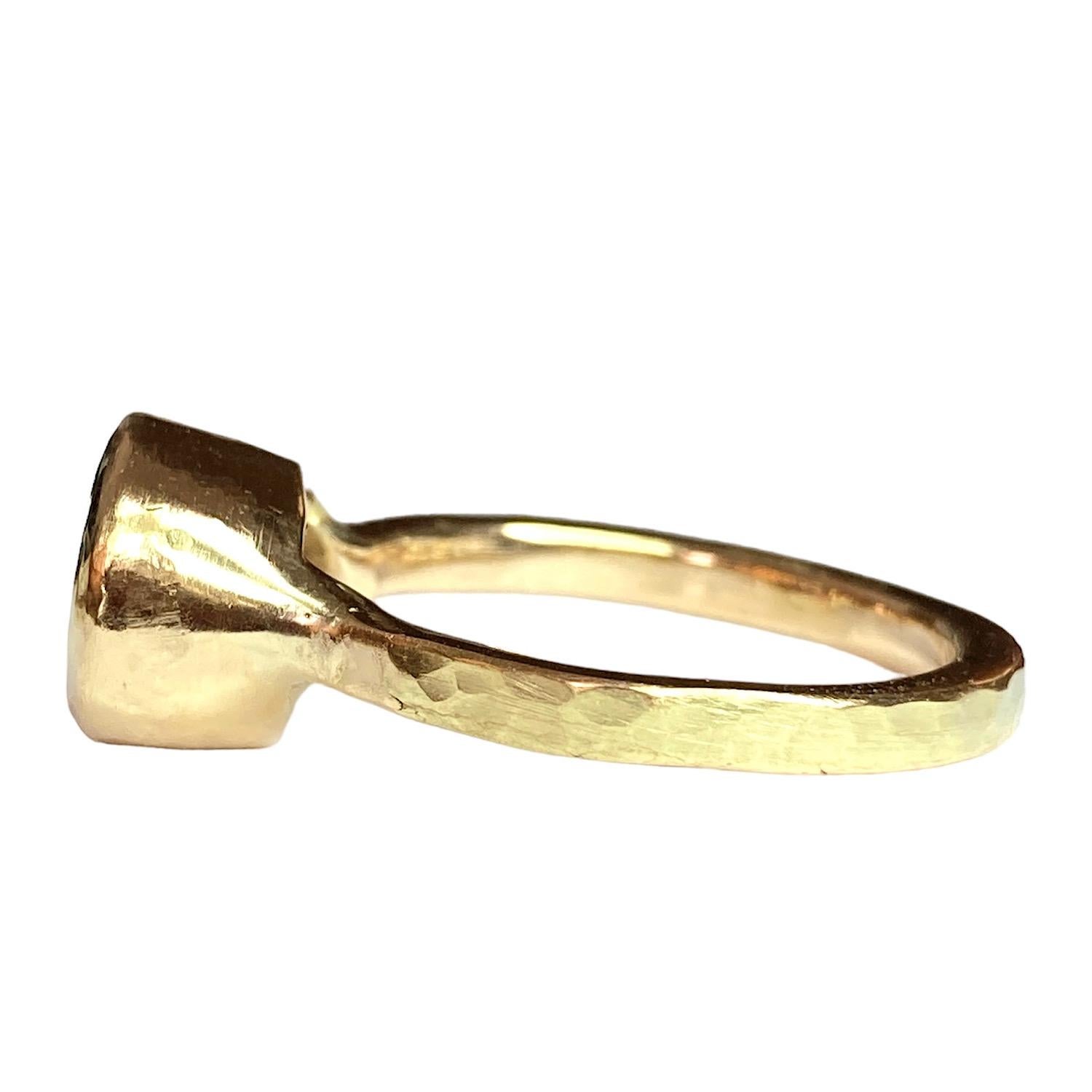 Deborah Murdoch 18 Karat Yellow Gold Oval 2.82 Carat Pink Sapphire Ring For Sale 1