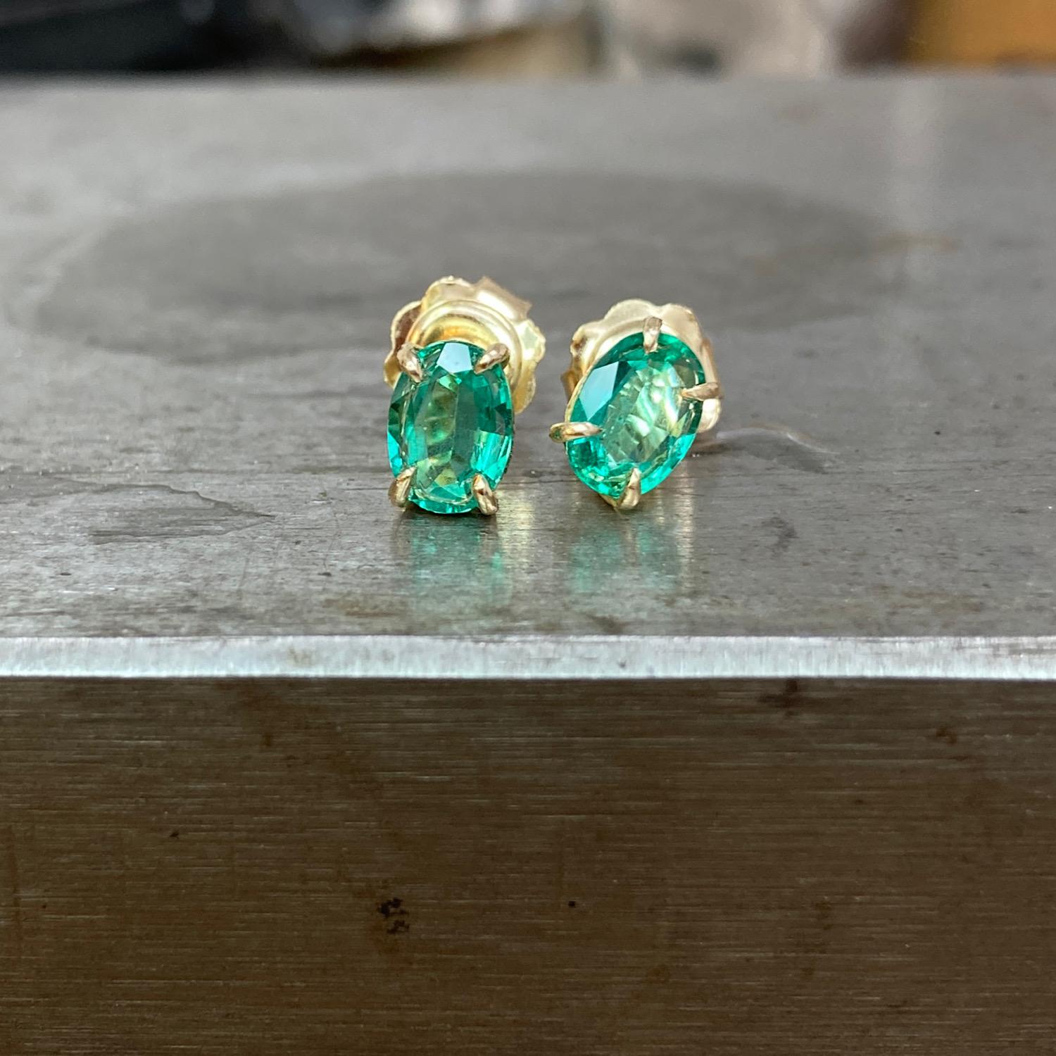 Oval Cut Deborah Murdoch 18K Yellow Gold 1.32ct Emerald Earrings For Sale