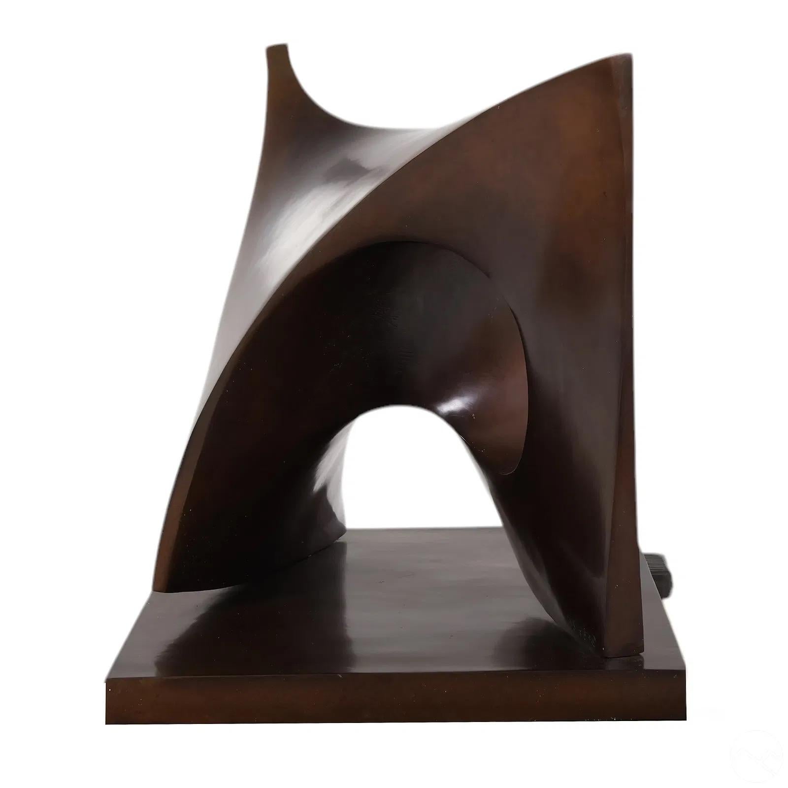 Ein Schritt nach vorn Ausgabe 1/9 Bronze-Skulptur – Sculpture von Deborah Stern