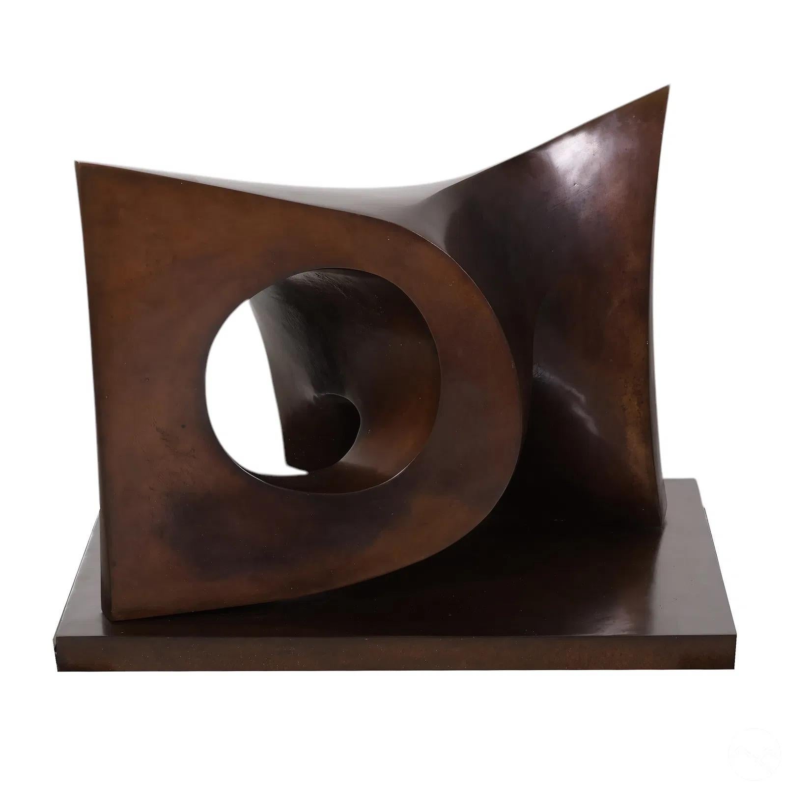 Ein Schritt nach vorn Ausgabe 1/9 Bronze-Skulptur (Gold), Abstract Sculpture, von Deborah Stern