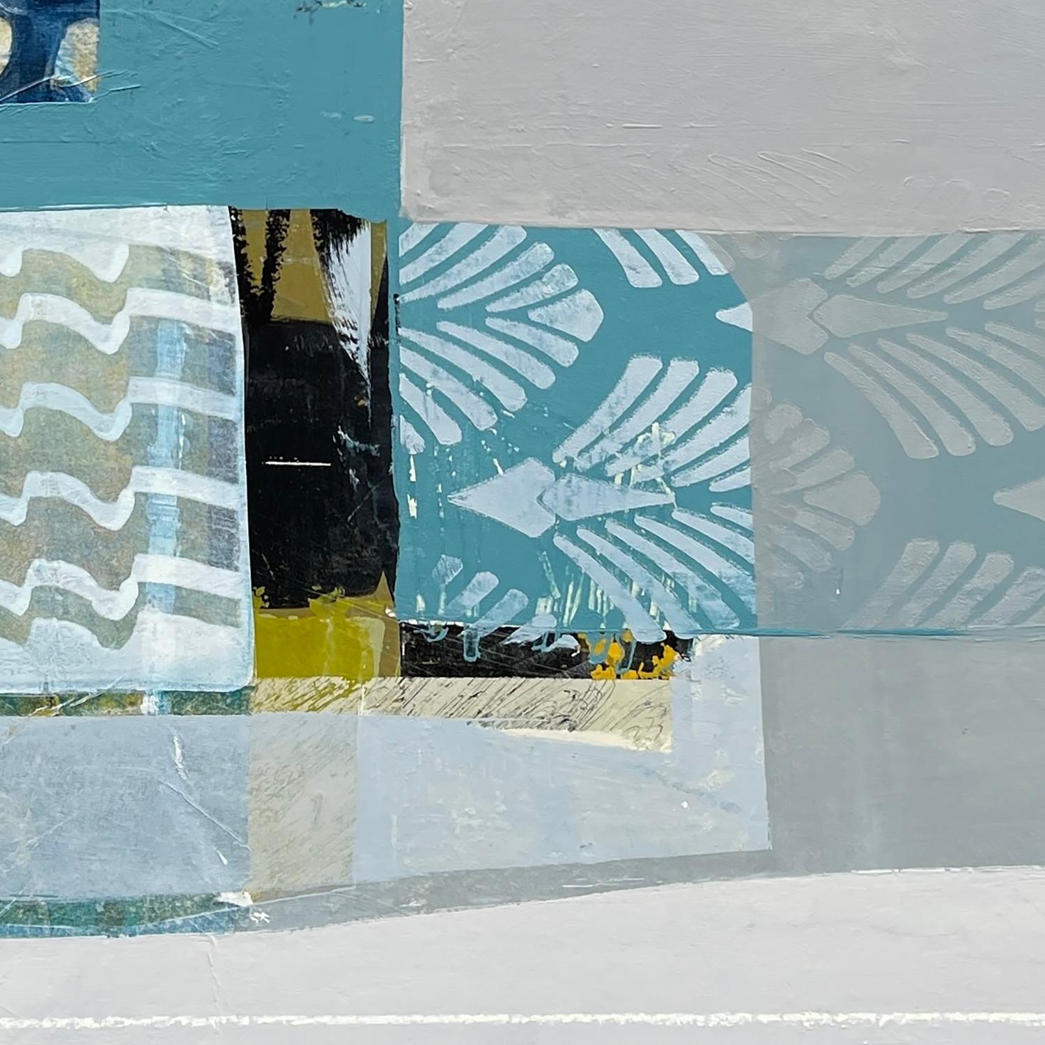To and From - pittura astratta blu bianco beige e collage su pannello - Painting di Deborah T. Colter