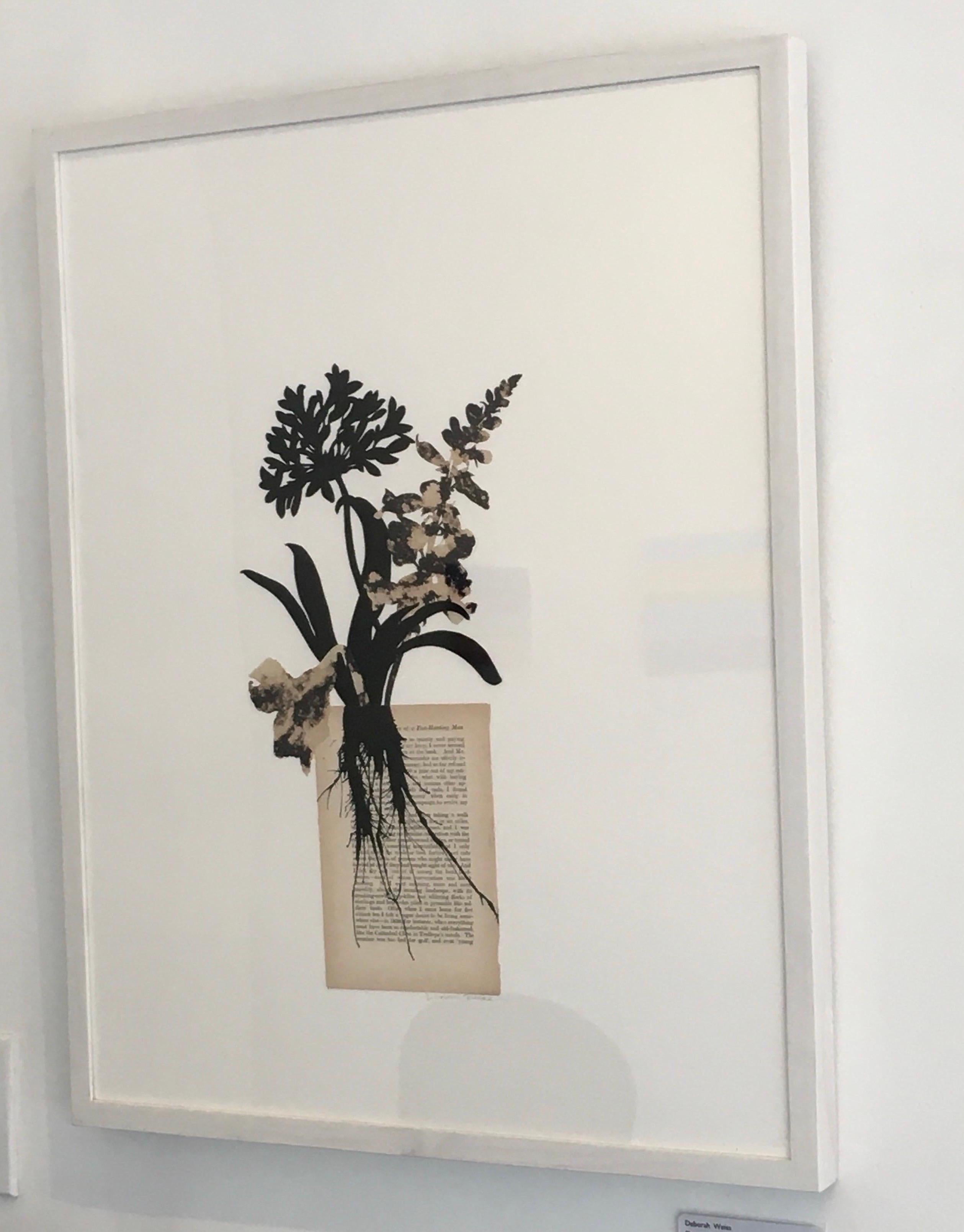 Midnight Blooms No. 6, Handgeschnittene botanische Collage mit Vintage-Papier im Angebot 1