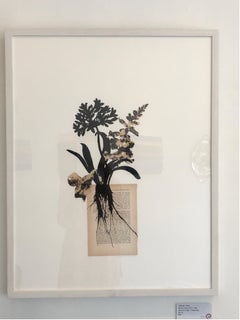 Midnight Blooms No. 6, collage botanico tagliato a mano con carta vintage