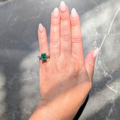 Anillo contemporáneo «Emerald Diamond» de Deboulle 2000, en oro de 18 quilates y platino, certificado por el GIA