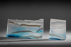 Divide, hand polierte, kilnförmige Glasskulptur des Künstlers Debra Jurss