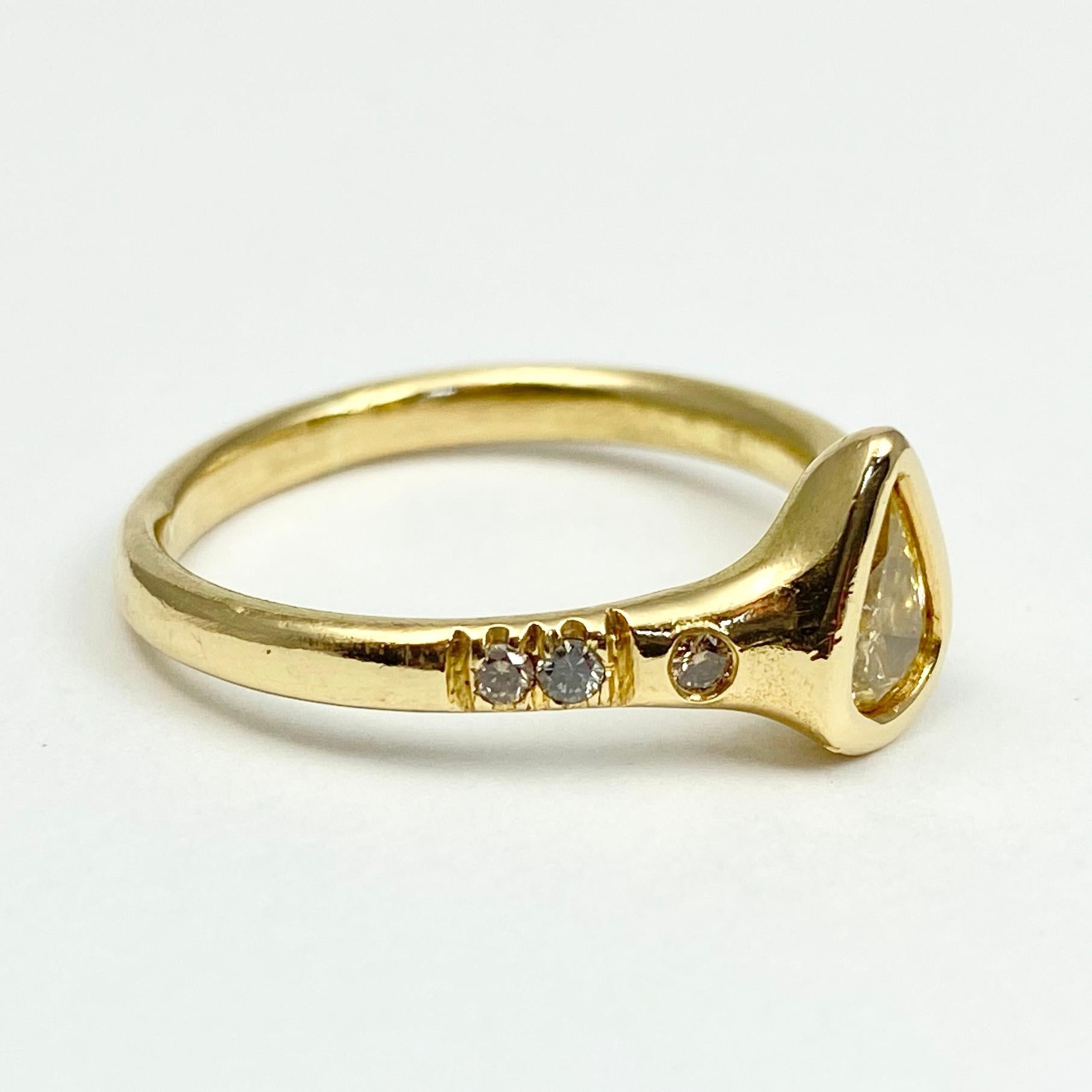 gold band diamond ring
