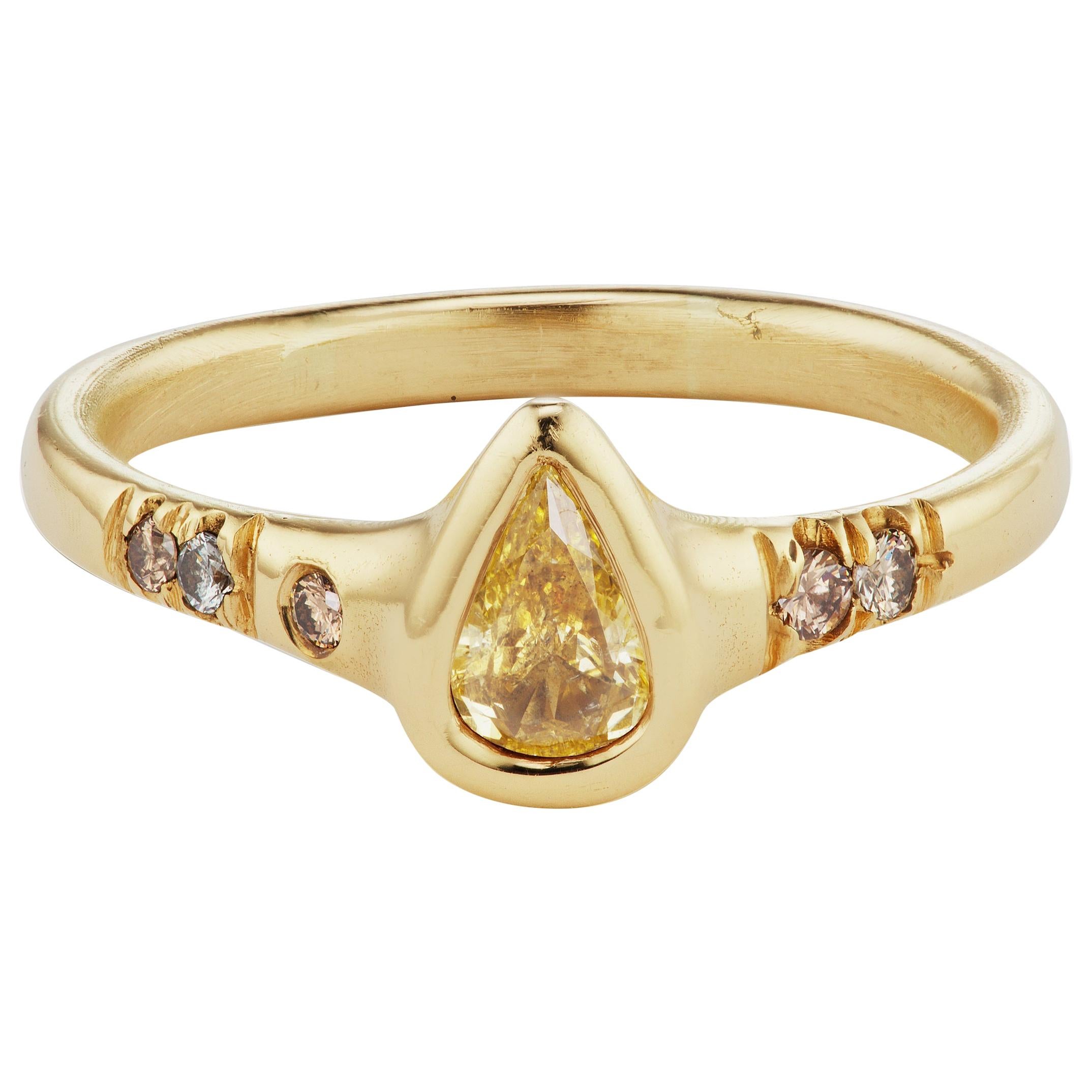 Debra Navarro Pear Yellow Diamond and 18 Karat Gold Solitaire Band Stack Ring For Sale