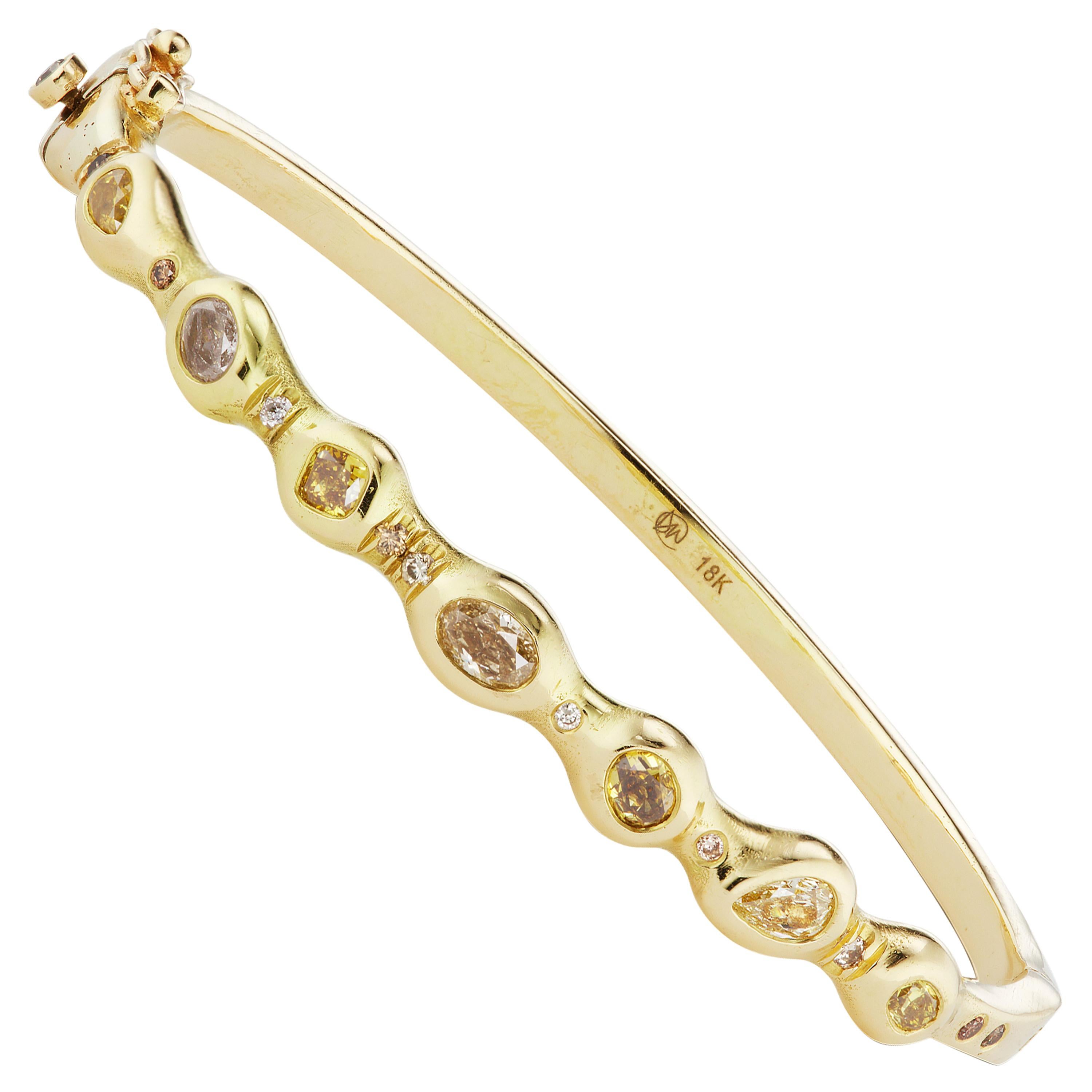 Debra Navarro Colored Diamonds and 18 Karat Yellow Gold Hinged Bangle Bracelet For Sale