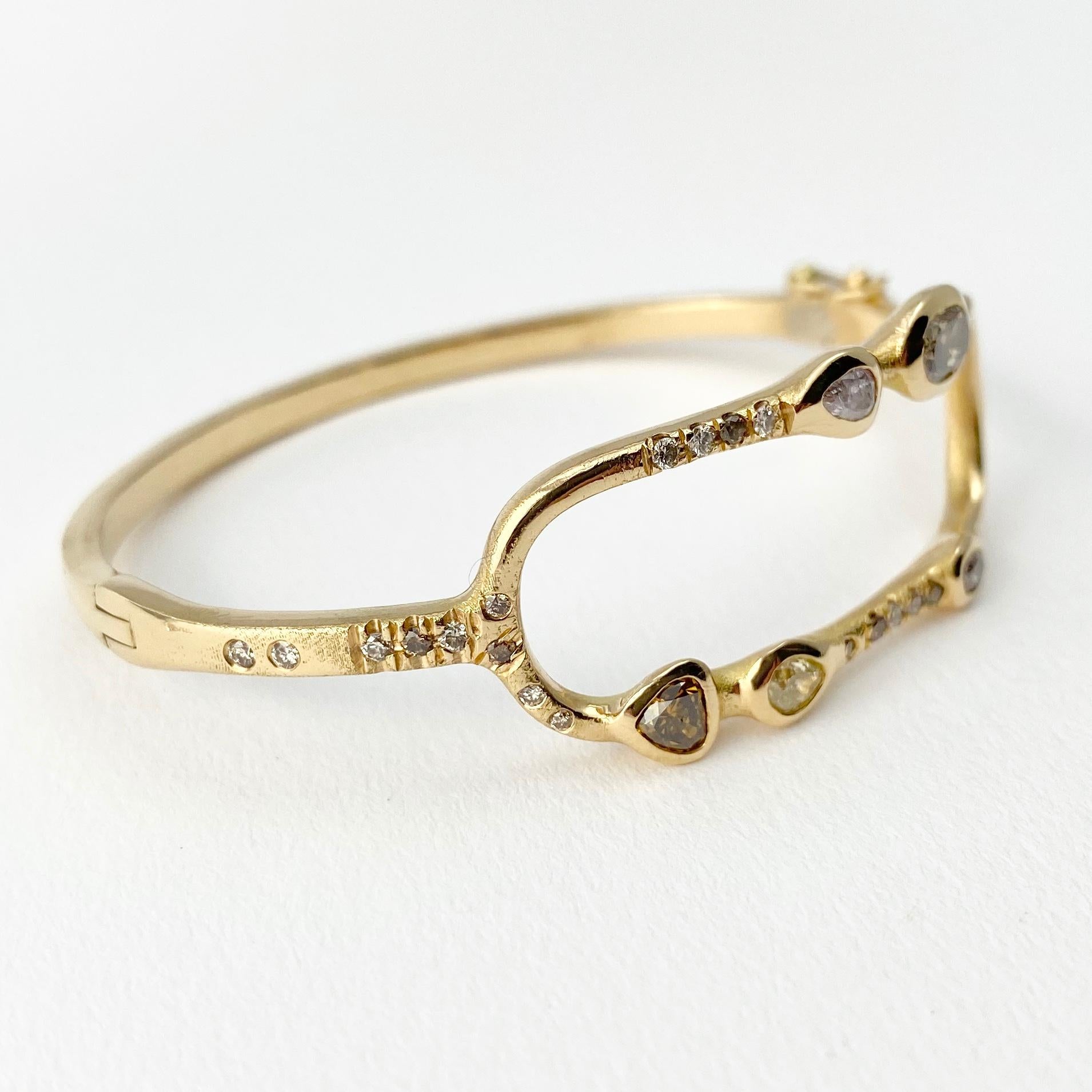 Artisan Debra Navarro Diamond and 18 Karat Gold Oval Hinged Bangle Bracelet 1.39 Carats For Sale