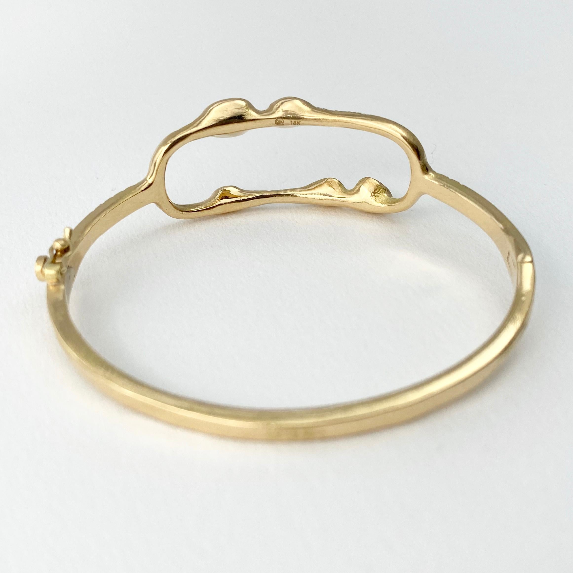 Pear Cut Debra Navarro Diamond and 18 Karat Gold Oval Hinged Bangle Bracelet 1.39 Carats For Sale