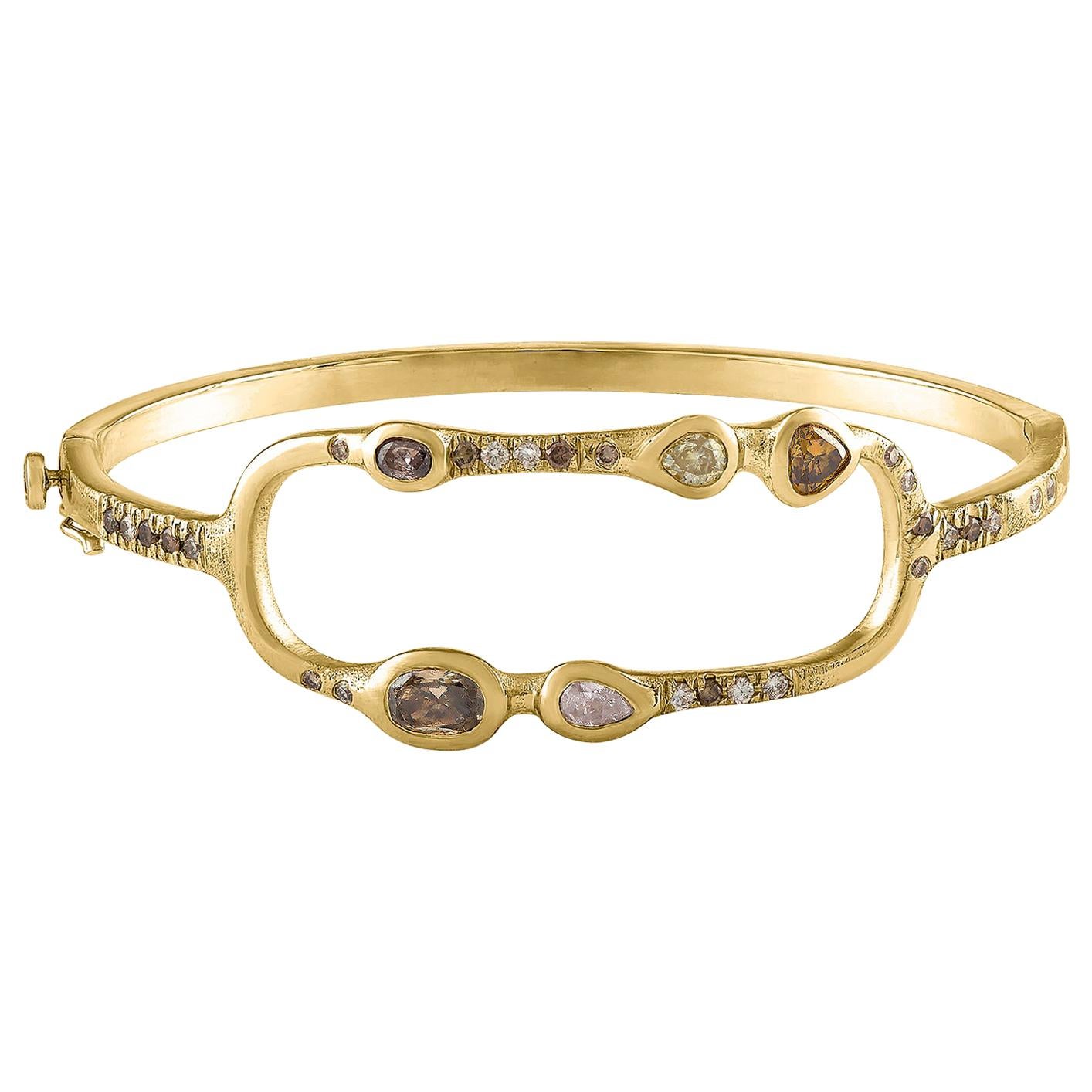 Debra Navarro Diamond and 18 Karat Gold Oval Hinged Bangle Bracelet 1.39 Carats For Sale