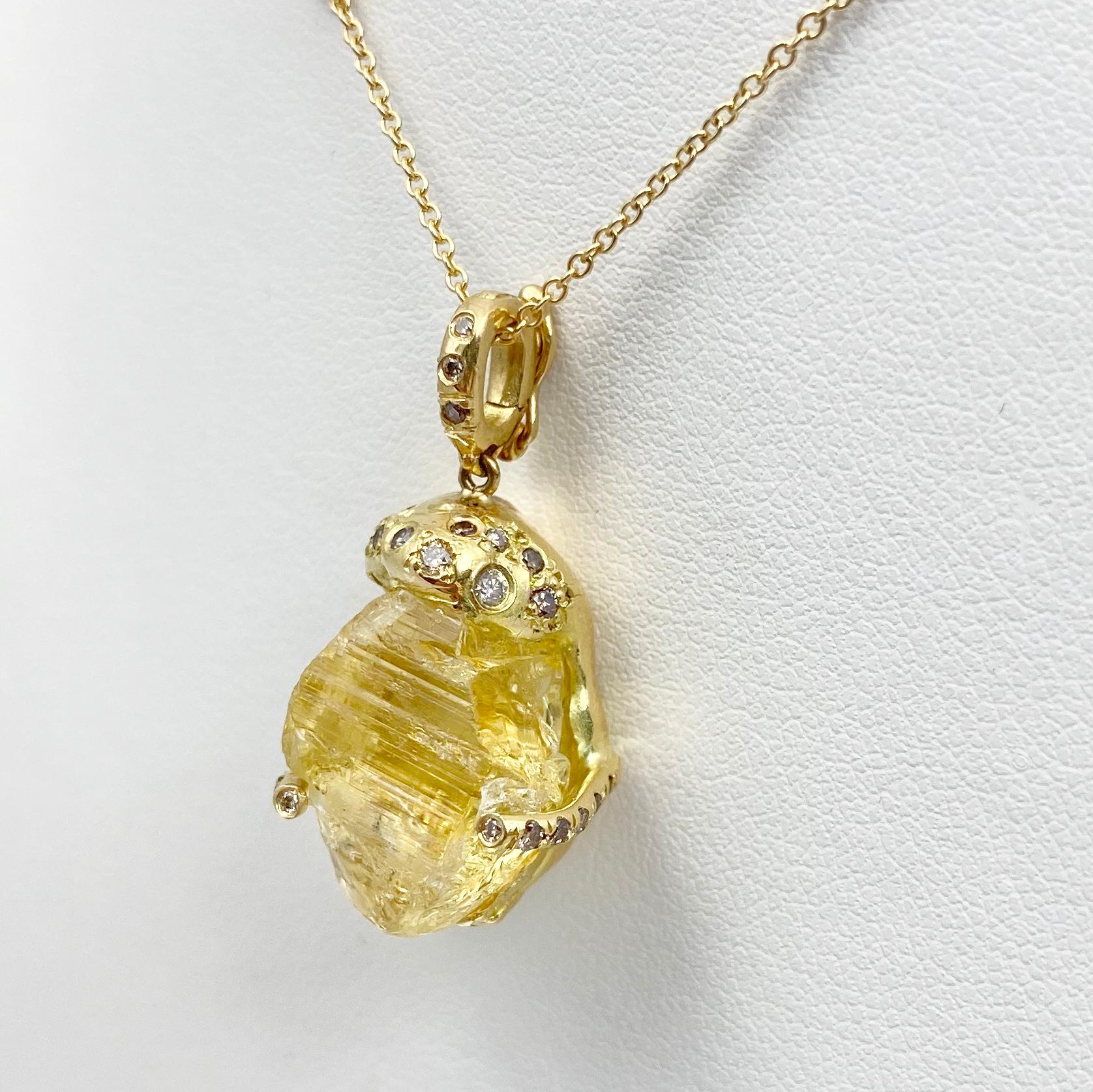 Artisan Debra Navarro Yellow Scapolite and Diamond 18K Gold Pendant Necklace 14.00 Carat