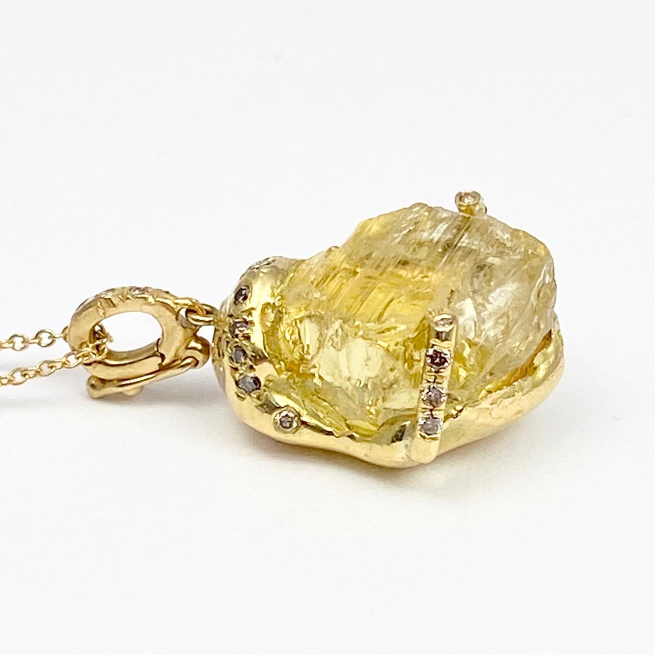 Round Cut Debra Navarro Yellow Scapolite and Diamond 18K Gold Pendant Necklace 14.00 Carat