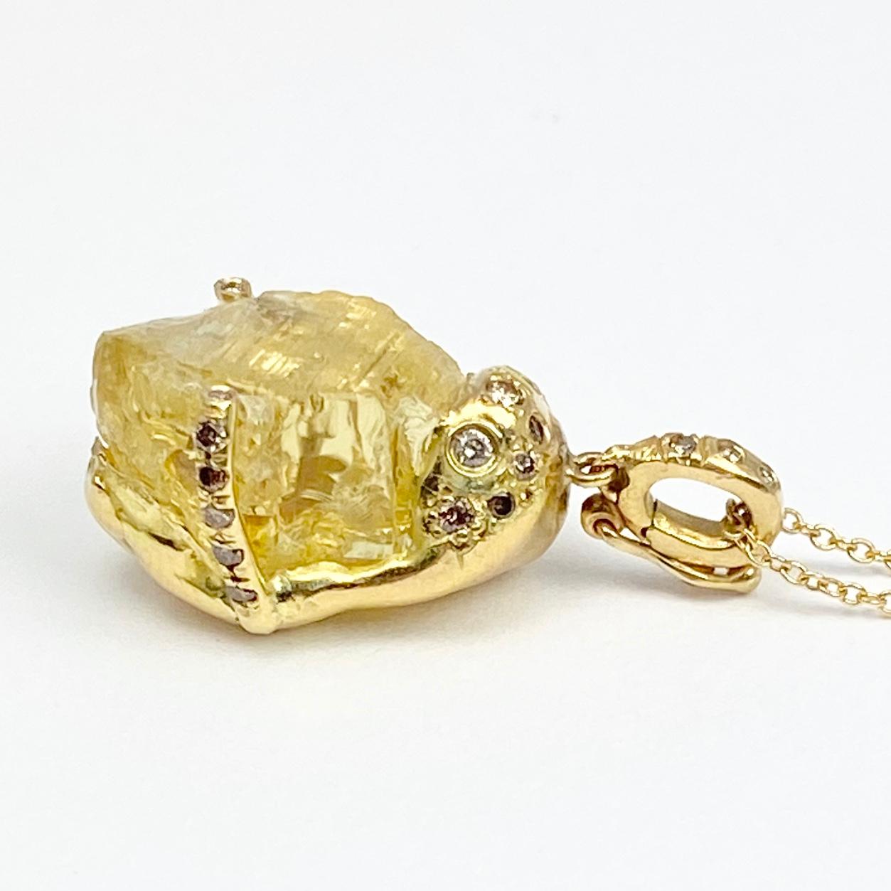 Debra Navarro Yellow Scapolite and Diamond 18K Gold Pendant Necklace 14.00 Carat In New Condition In Wichita, KS