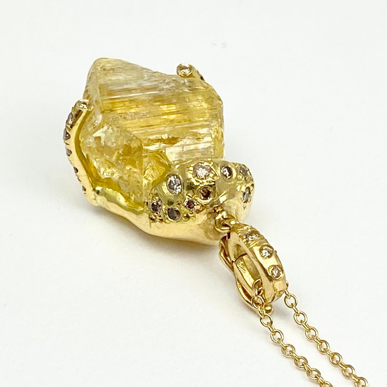 Women's Debra Navarro Yellow Scapolite and Diamond 18K Gold Pendant Necklace 14.00 Carat