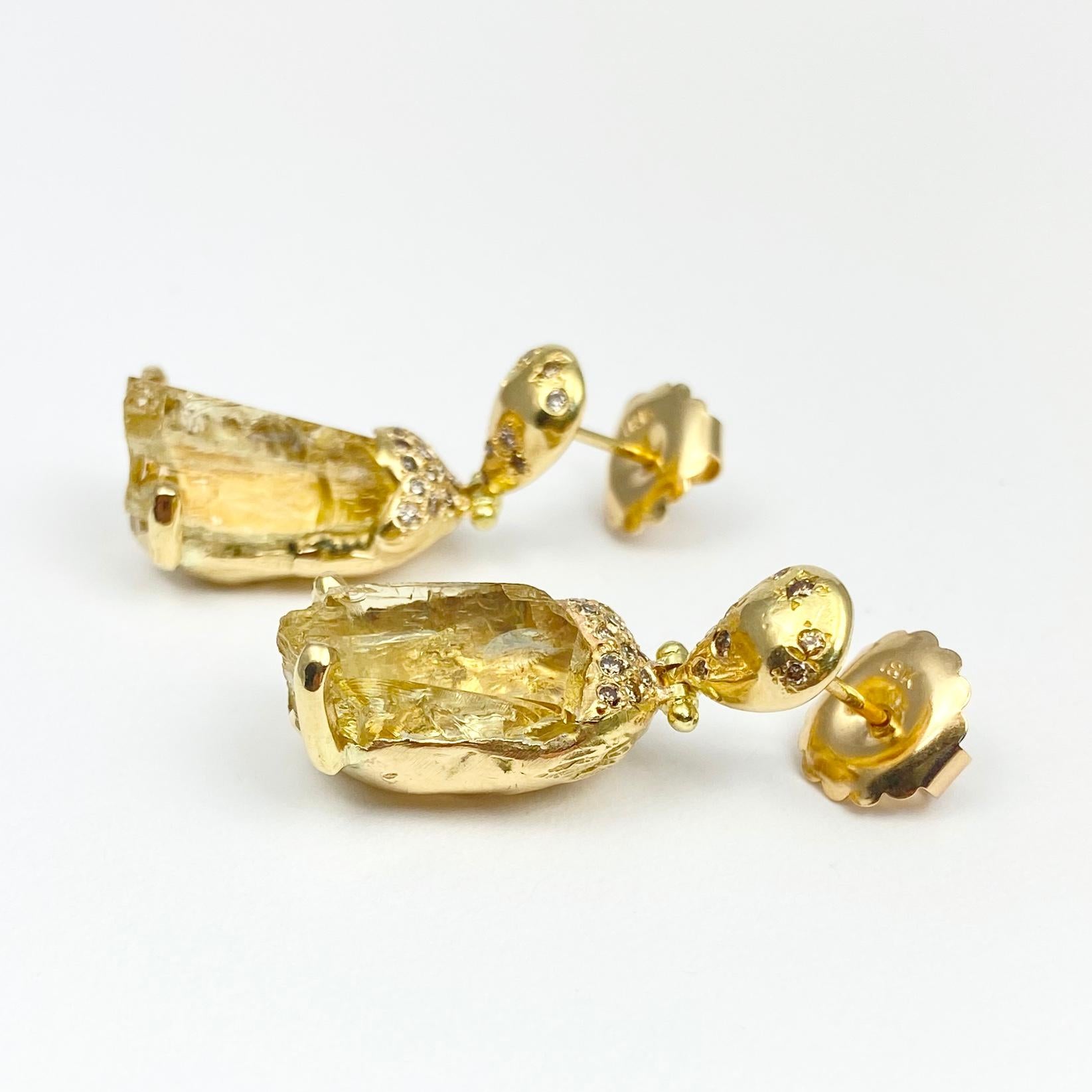 Round Cut Debra Navarro Yellow Scapolite and Diamond 18 Karat Gold Dangle Drop Earrings  For Sale