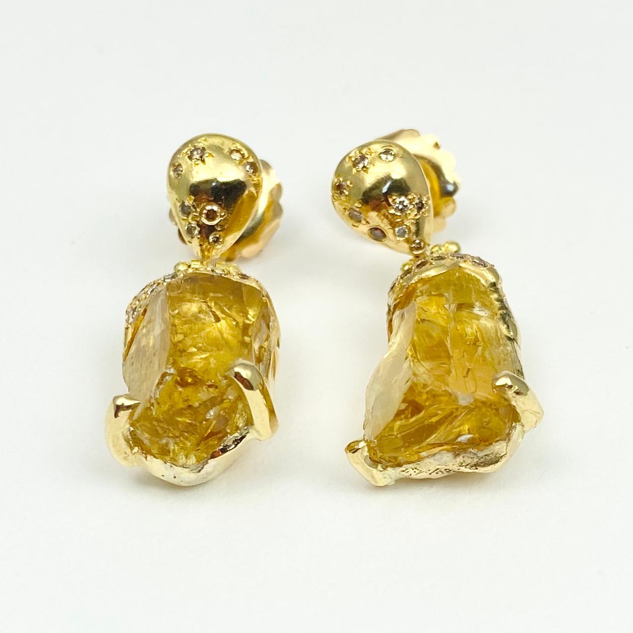 Debra Navarro Yellow Scapolite and Diamond 18 Karat Gold Dangle Drop Earrings  In New Condition For Sale In Wichita, KS