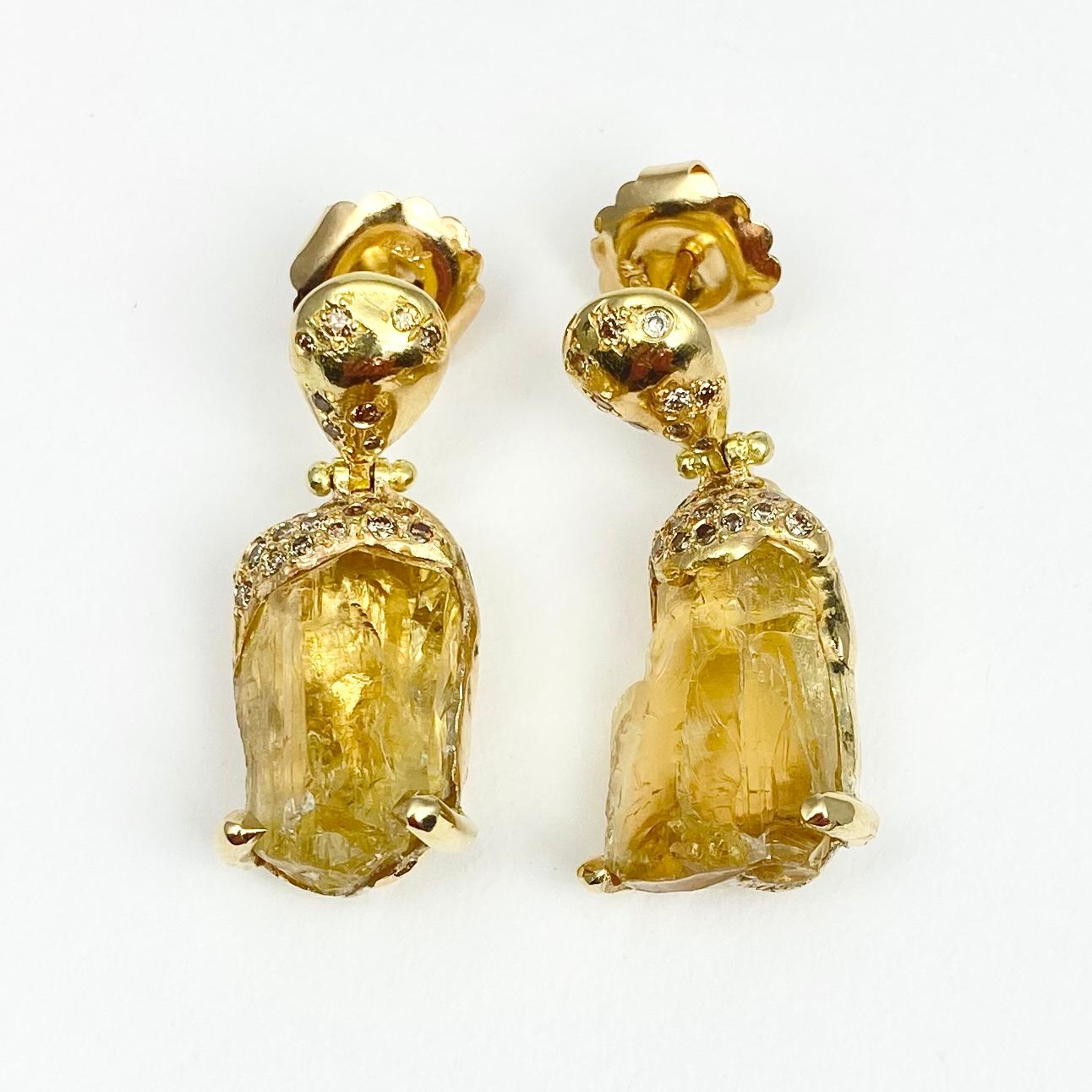 Women's Debra Navarro Yellow Scapolite and Diamond 18 Karat Gold Dangle Drop Earrings  For Sale