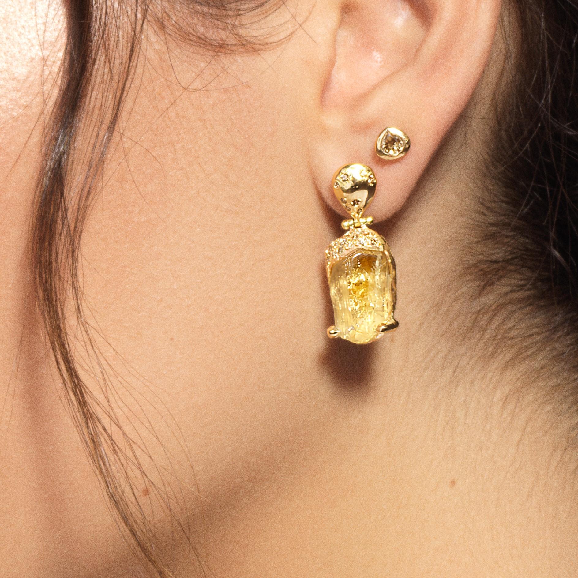 Debra Navarro Yellow Scapolite and Diamond 18 Karat Gold Dangle Drop Earrings  For Sale 2