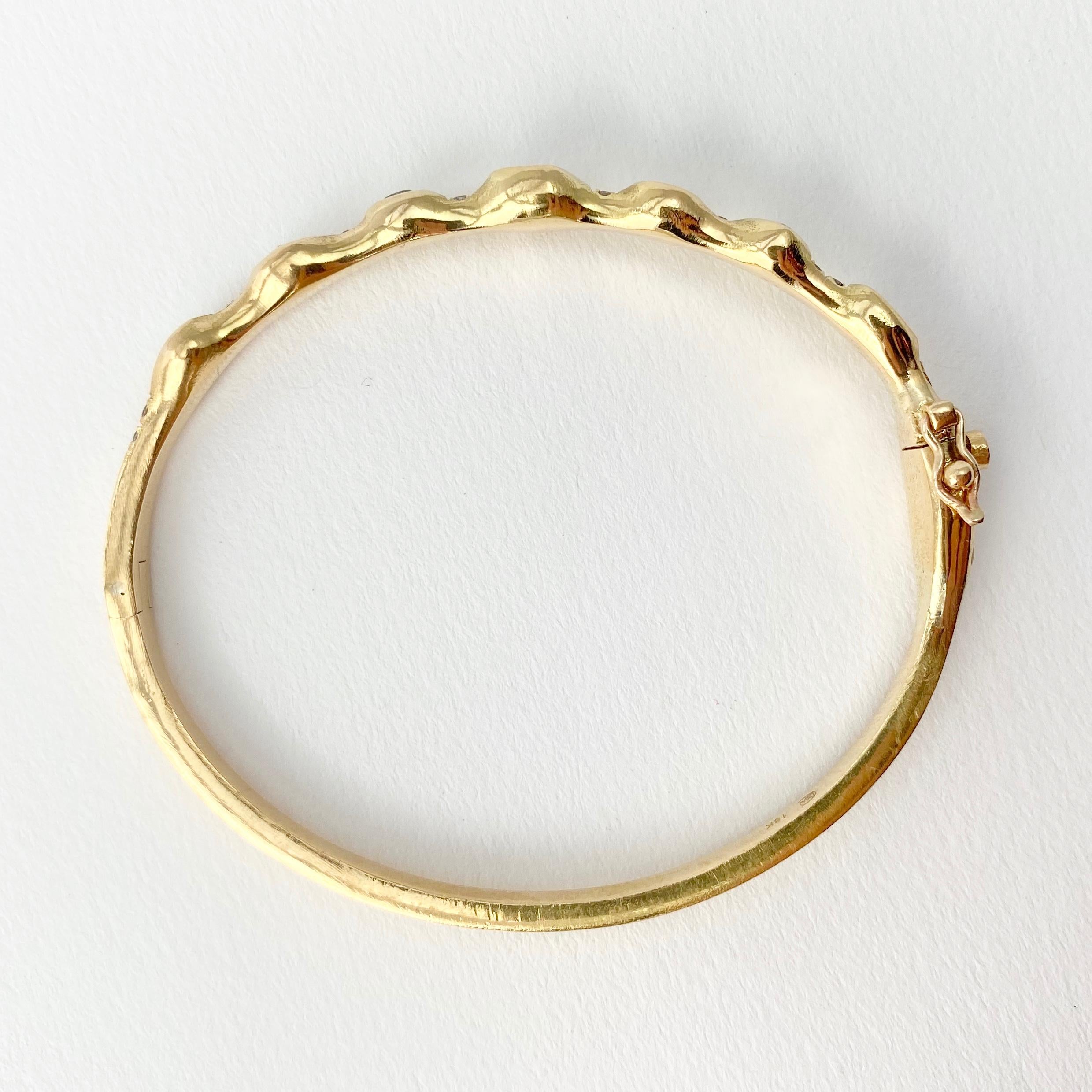 Women's Debra Navarro Diamond and 18 Karat Gold Hinged Bangle Line Bracelet Bezel Set For Sale