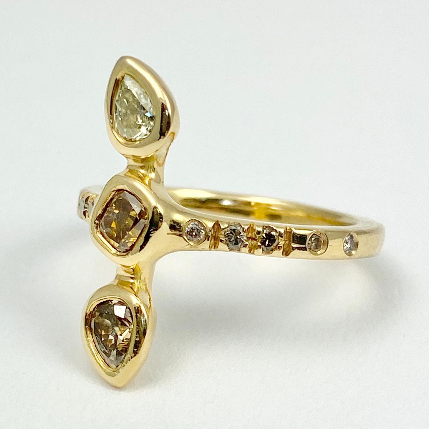 Artisan Debra Navarro Colored Diamond and 18 Karat Yellow Gold Three-Stone Band Ring For Sale