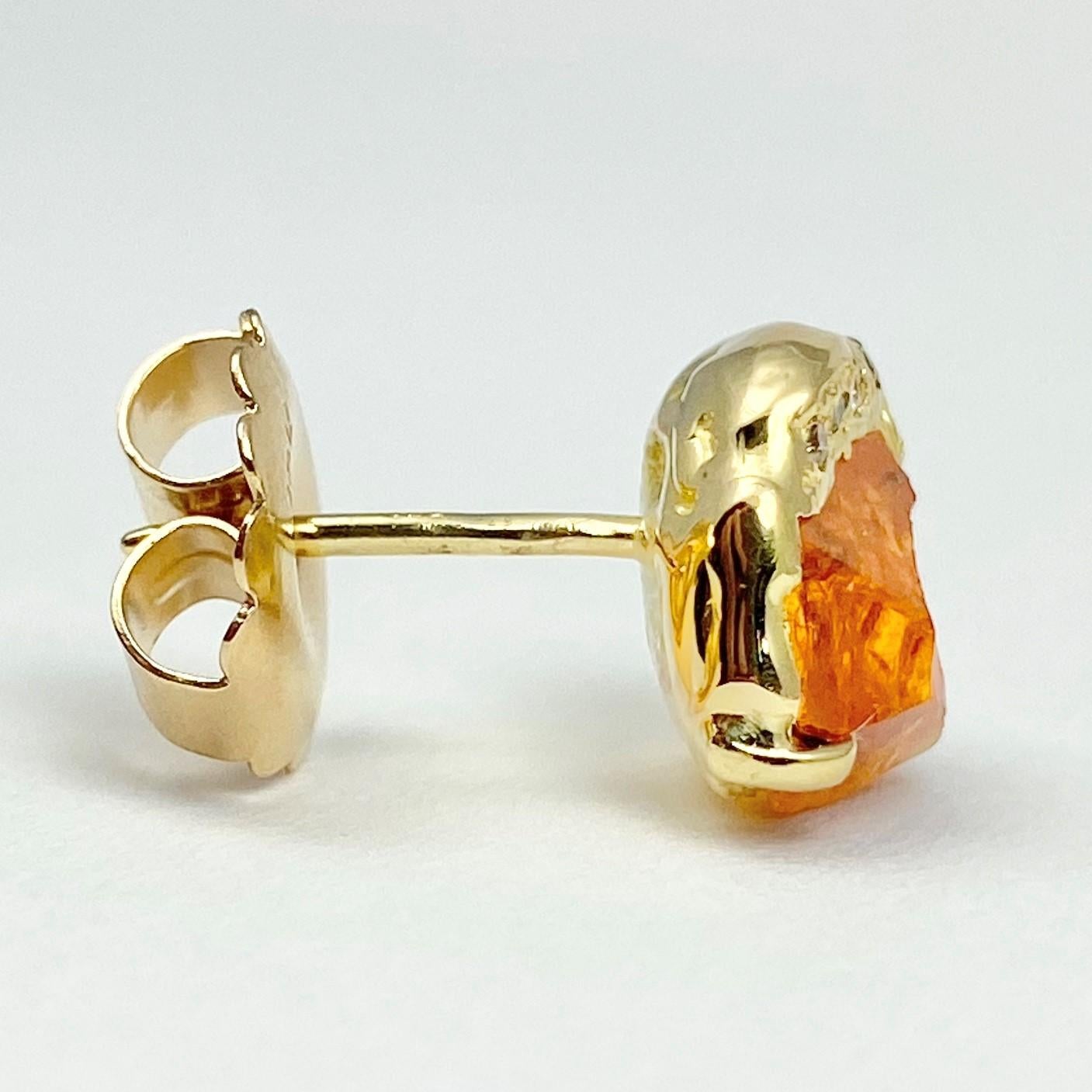 Women's or Men's Debra Navarro 2.32 Carat Garnet and Diamond 18 Karat Gold Single Stud Earring