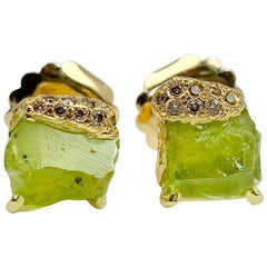 Debra Navarro Green Peridot and Diamond 18 Karat Gold Stud Earrings 3.44 Carats Debra Navarro Green Peridot and Diamond 18 Karat Gold Stud Earrings 3.44 Carats