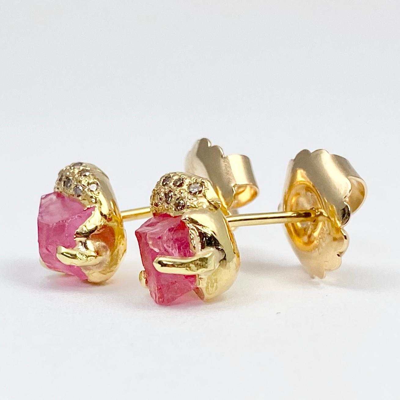 Artisan Debra Navarro Natural Pink Spinel and Diamond 18 Karat Yellow Gold Stud Earrings For Sale