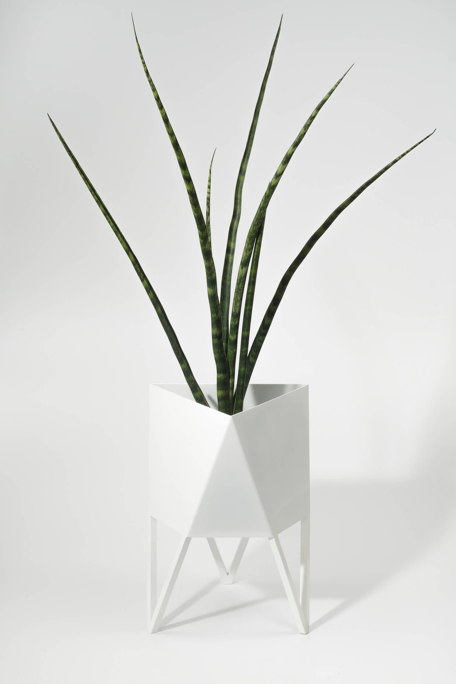 Medium Deca Planter, Bluegreen, Steel, Indoor/Outdoor, Geometric, Force/Collide (21. Jahrhundert und zeitgenössisch)