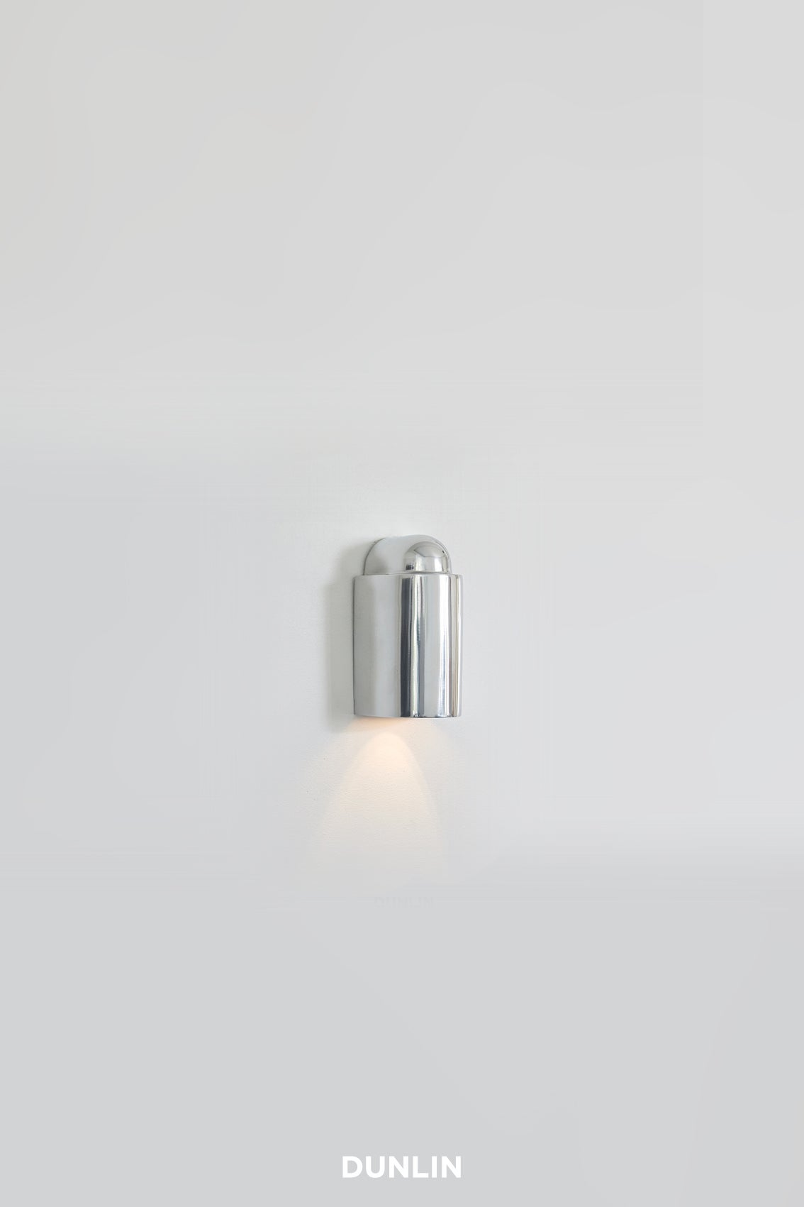 
Wir stellen die Decade Mini Stufenleuchte vor: Die in Sydney, Australien, von Dunlin entworfene Decade Mini Wall Light ist der Inbegriff von Raffinesse und eine hervorragende Option für die Beleuchtung von Treppen. Ihre robuste Bauweise garantiert