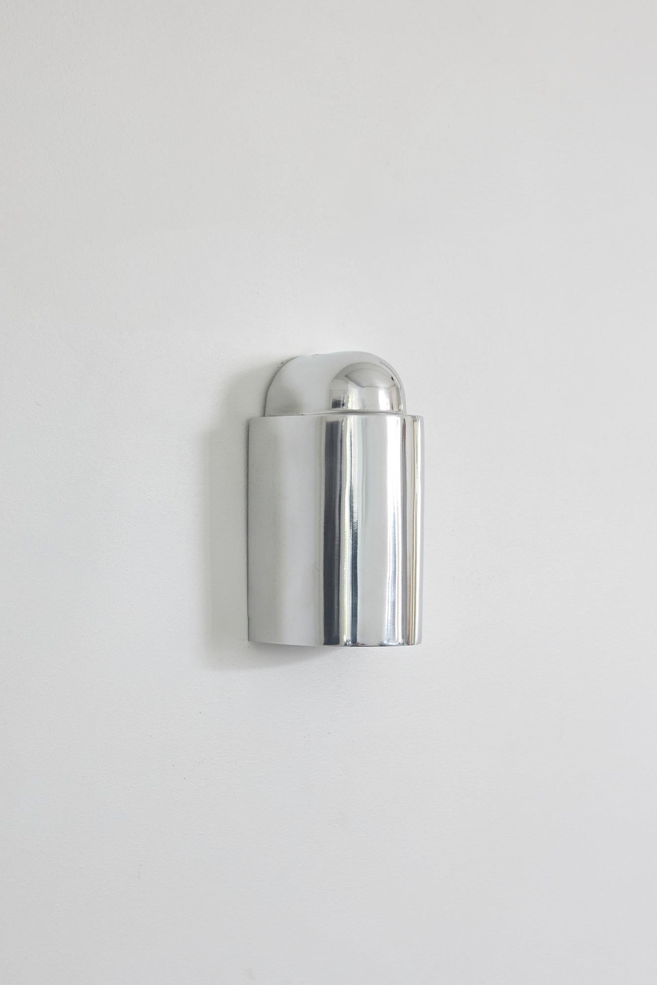 Decade Wall Light, Polished by Dunlin In New Condition For Sale In Sydney, AU